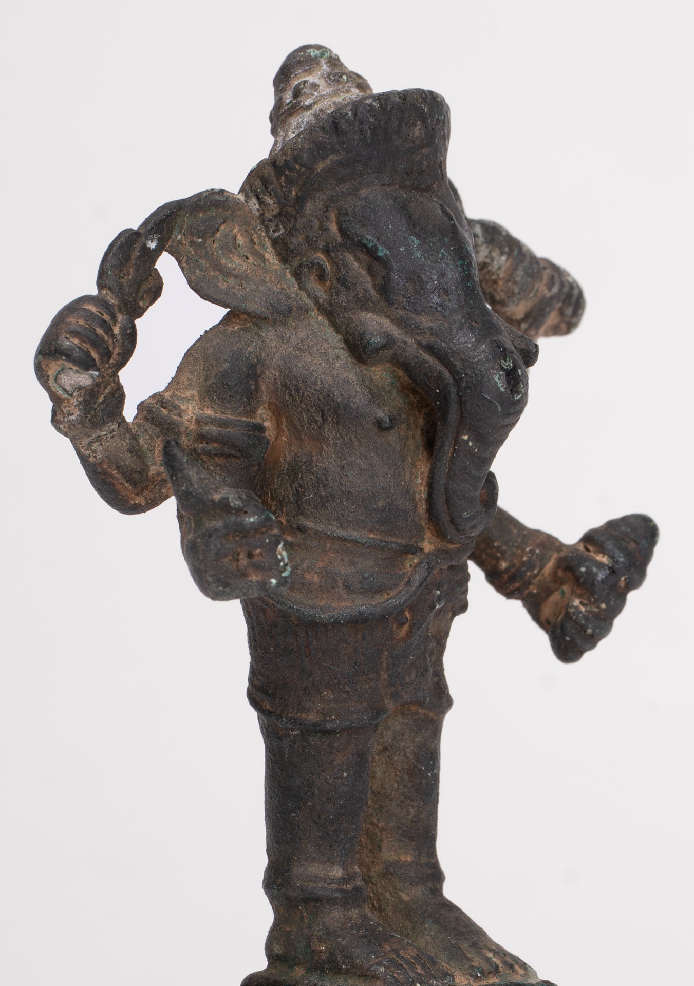 Antike Ganesha-Statue aus Bronze im Khmer-Stil – 11 cm.