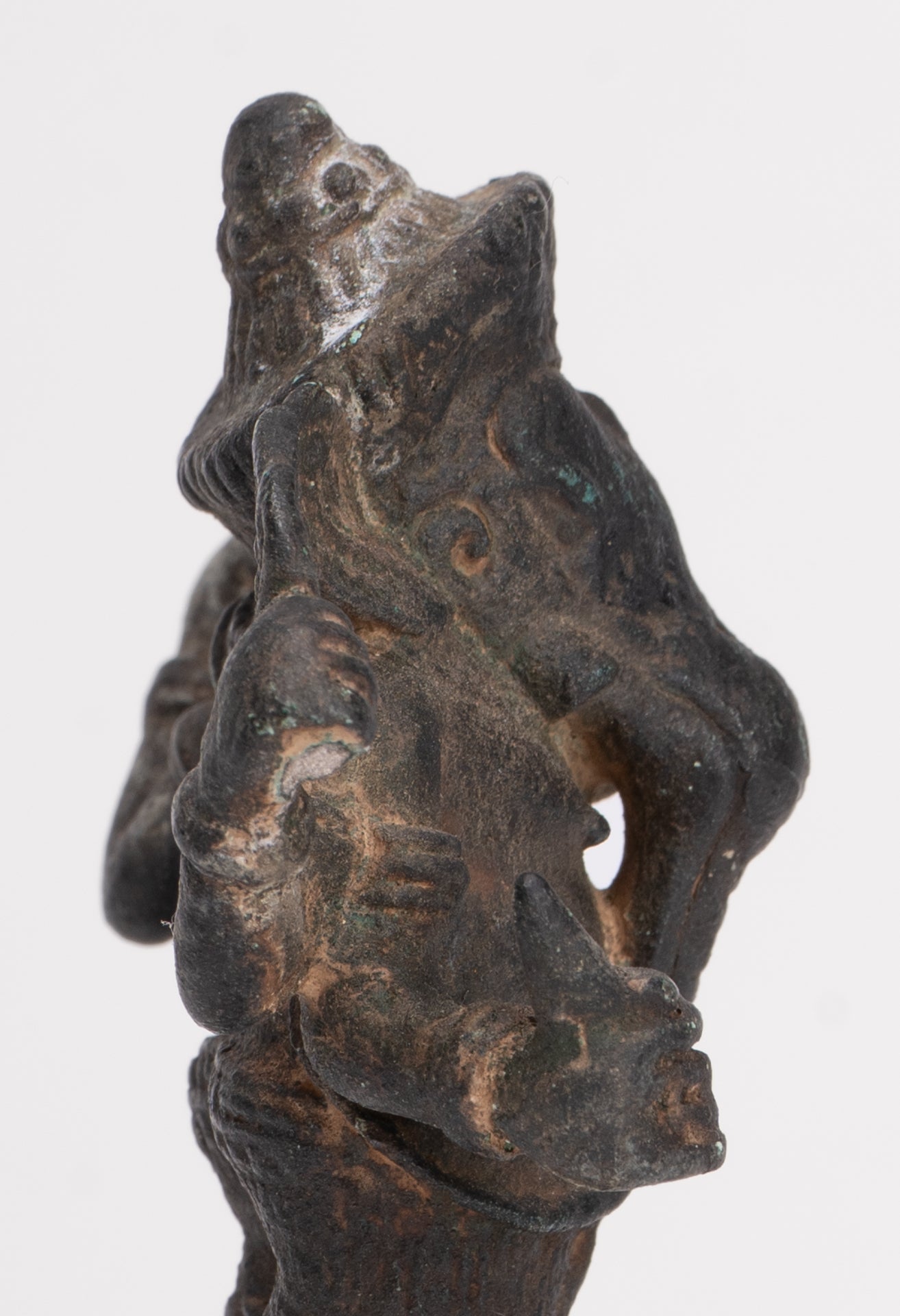 Antike Ganesha-Statue aus Bronze im Khmer-Stil – 11 cm.
