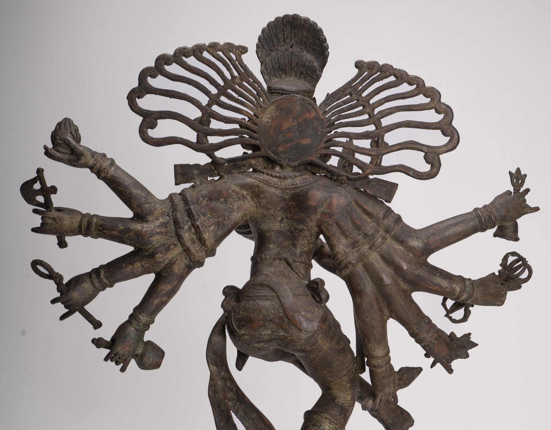 Statue antique de Shiva dansant en bronze de style javanais en tant que Seigneur Nataraja - 34,5 cm de haut