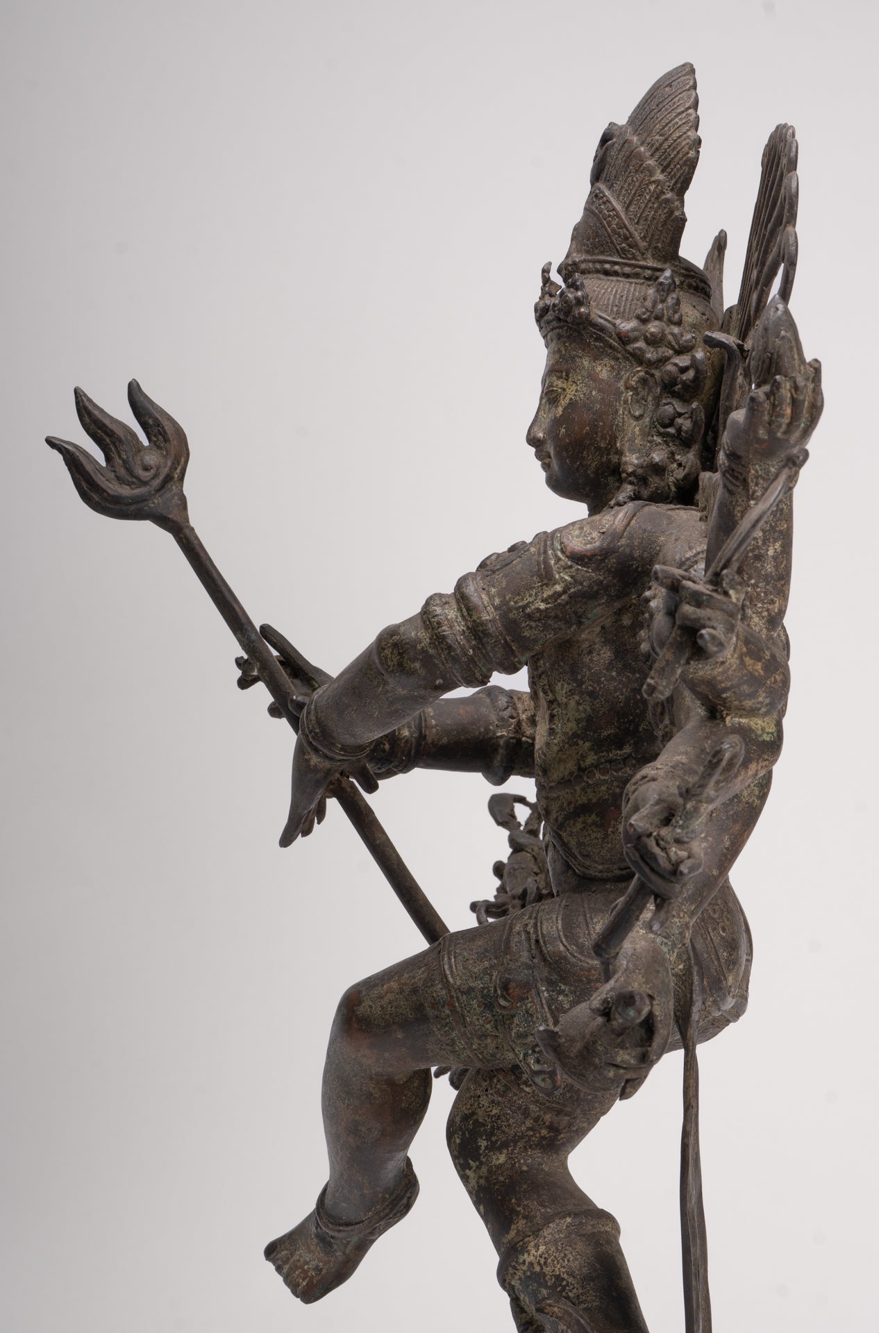 Statue antique de Shiva dansant en bronze de style javanais en tant que Seigneur Nataraja - 34,5 cm de haut