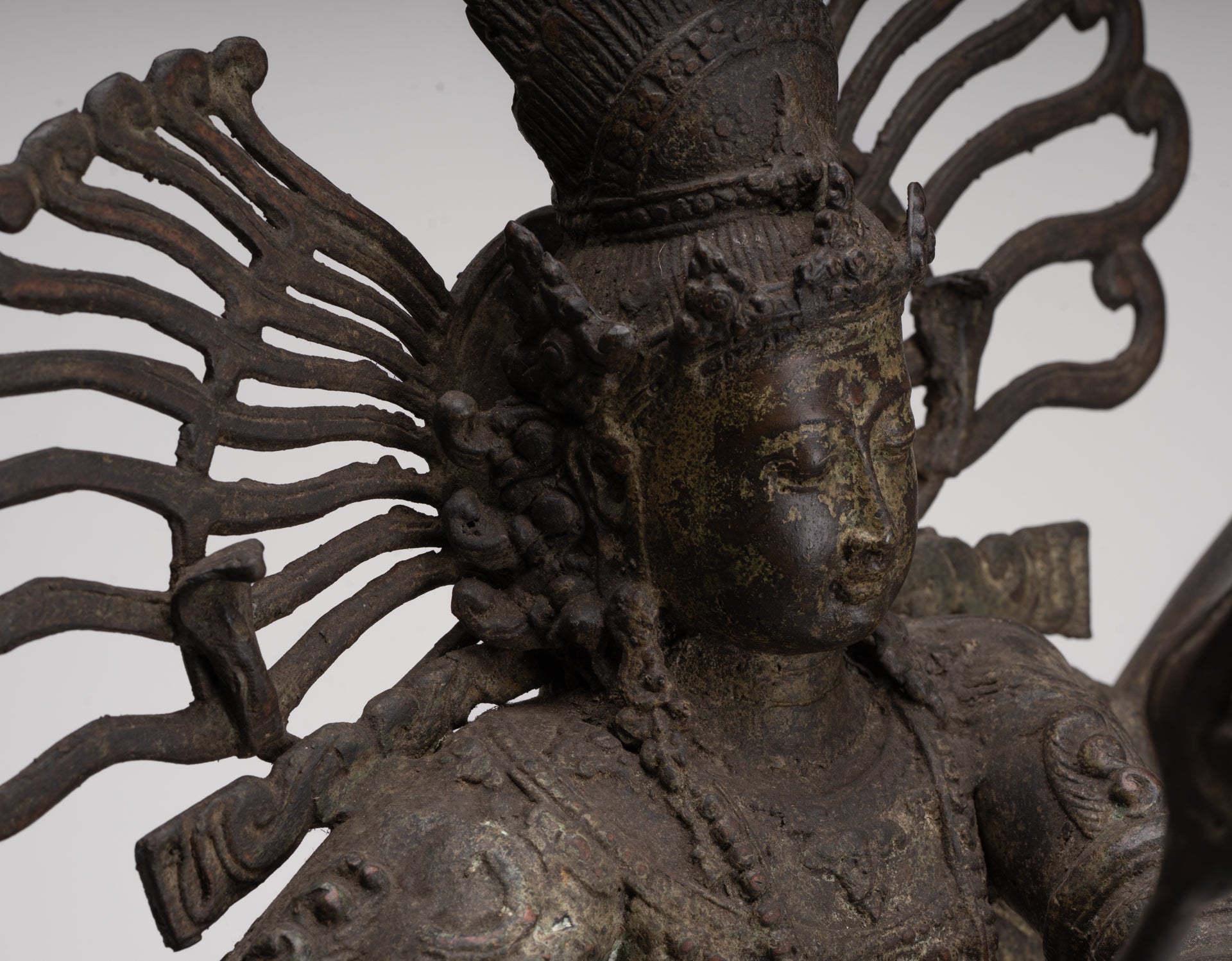 Statue antique de Shiva dansant en bronze de style javanais en tant que Seigneur Nataraja - 34,5 cm de haut