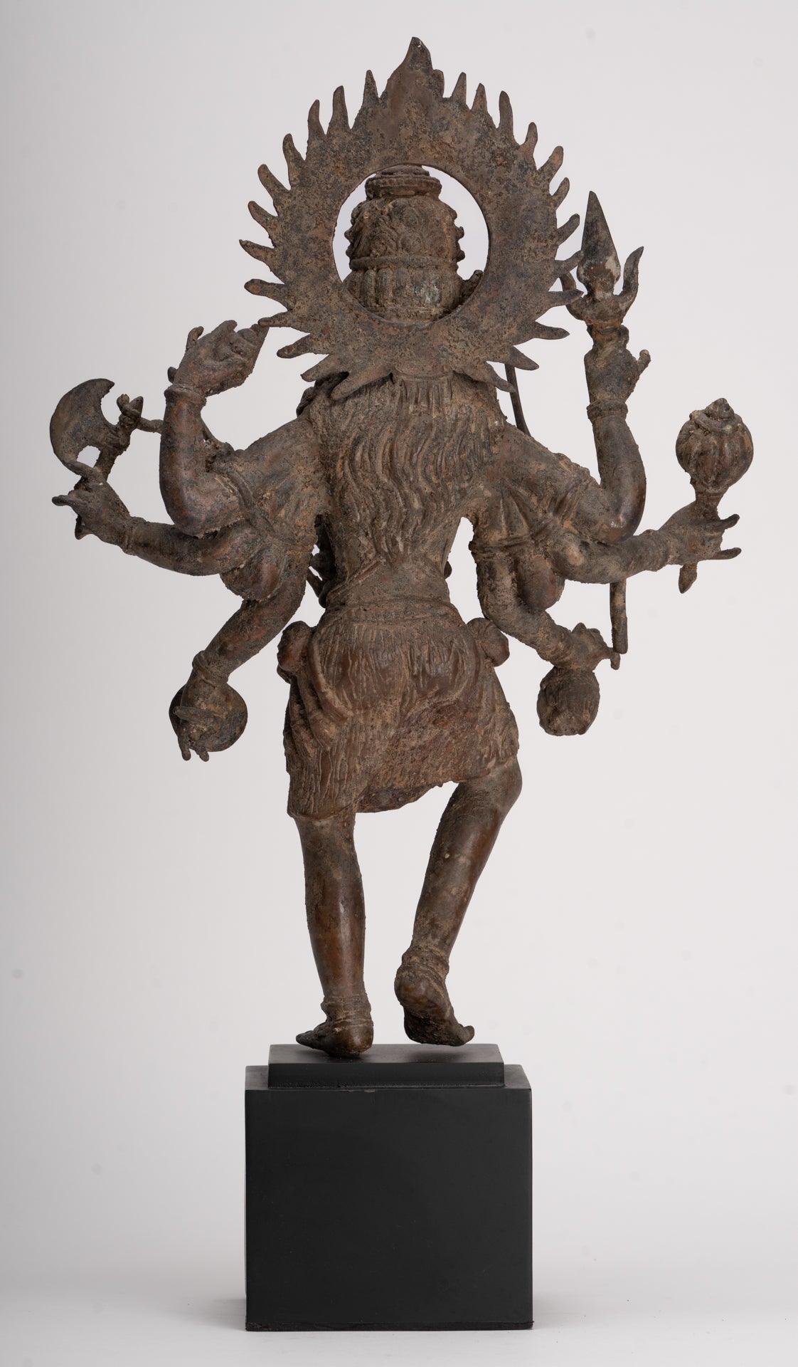 Kali-Statue – Majapahit im antiken Java-Stil, stehende Bronze-Kali- oder Mahakali-Statue – 43 cm/17 Zoll