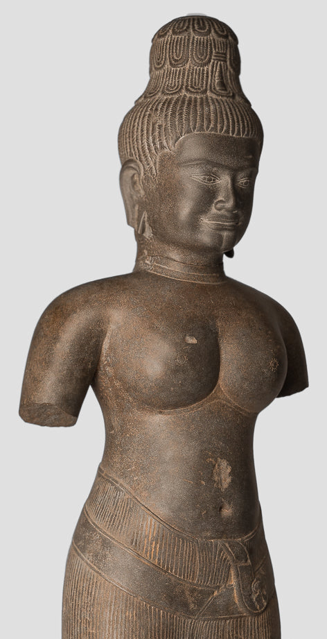 Statua della divinità - Antique Khmer Style Bantey Srei Stone Prajnaparamita Statua / Dea - 107cm / 43 "