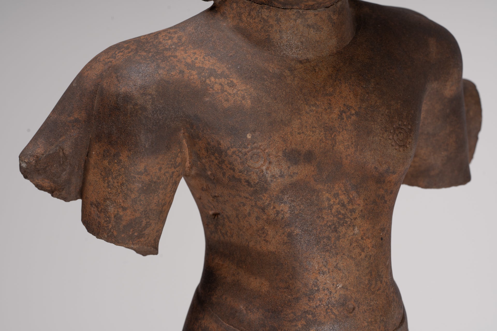 Vishnu Sculpture - Antique Phnom Da Style Mounted Sandstone Vishnu Statue - 73cm/29"