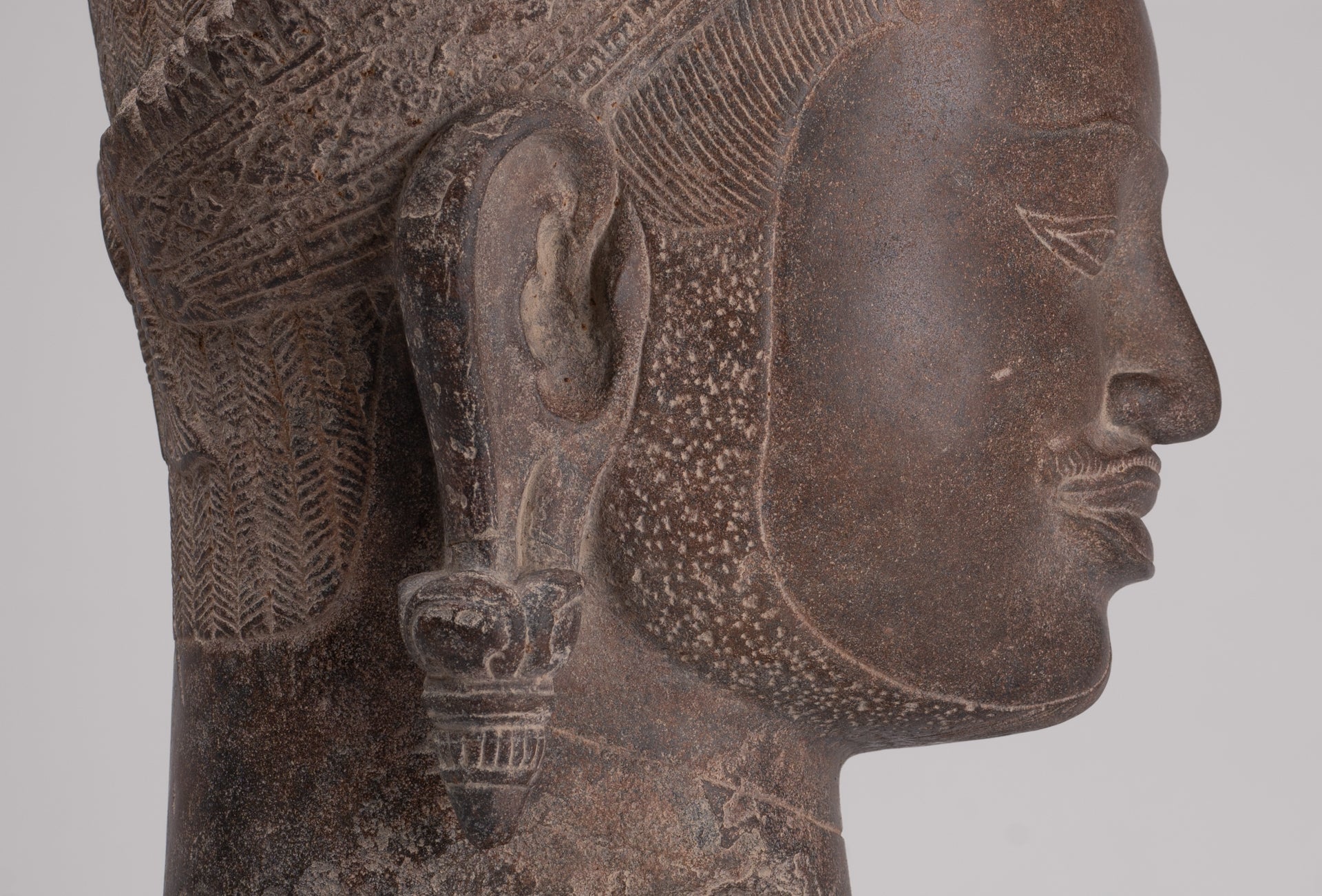 Vishnu Statue - Antique Banteay Srei Style Stone Mounted Khmer Vishnu Head - 51cm / 20"