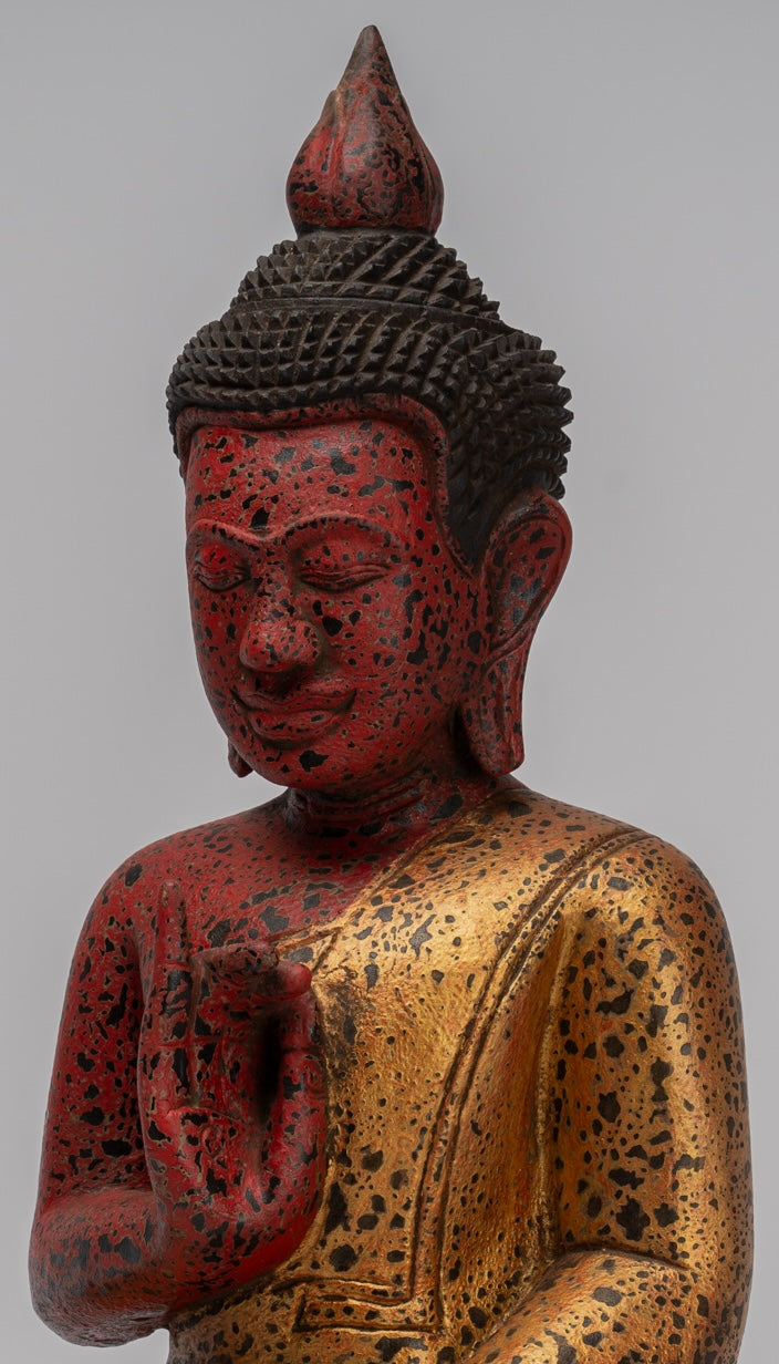 Estatua de Buda - Estatua de Buda de Madera de Camboya Antigua de Camboya.