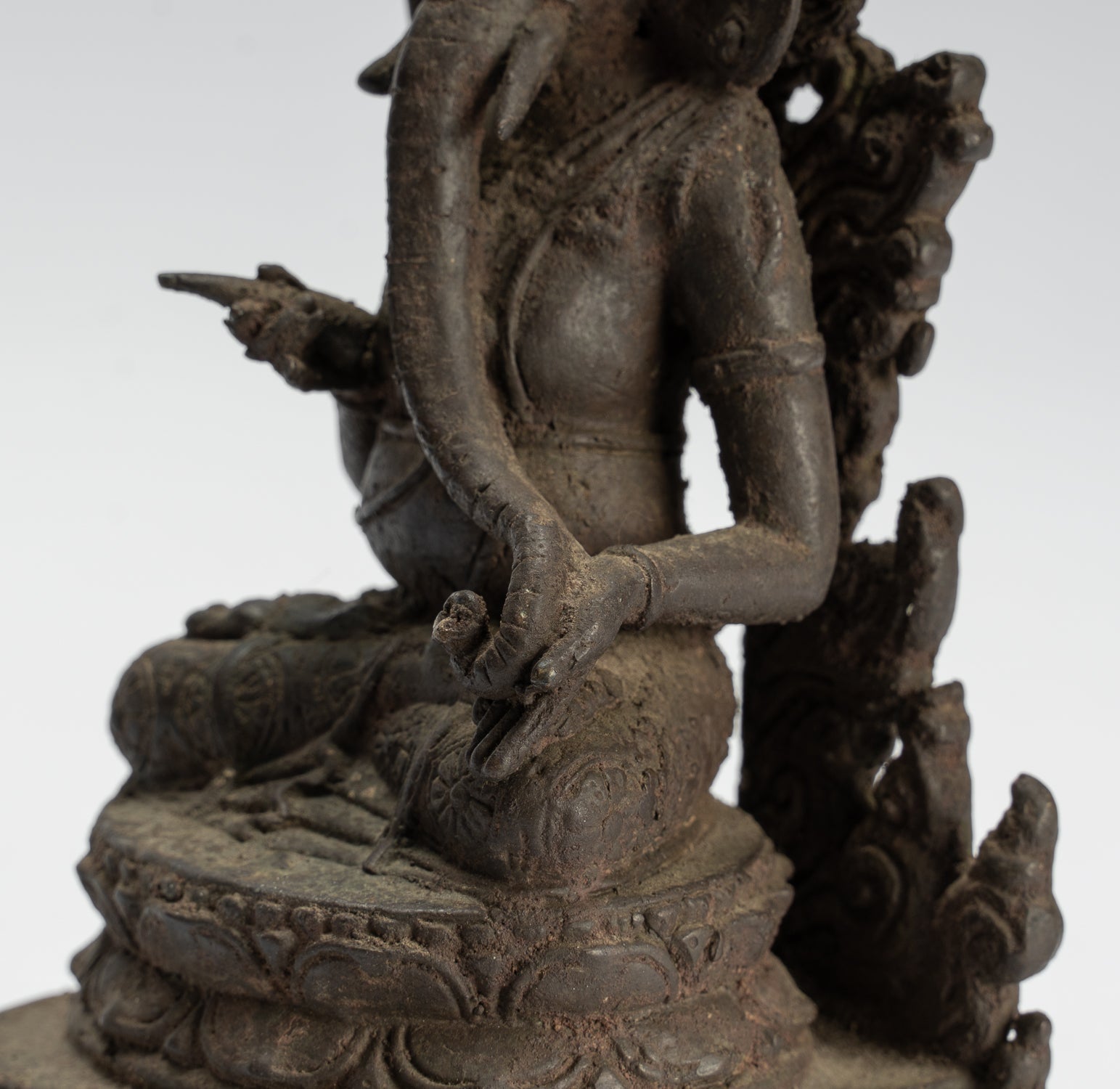 Statue de Ganesha – Statue de Ganesha indonésienne assise en bronze de style javanais antique – 18 cm/7"