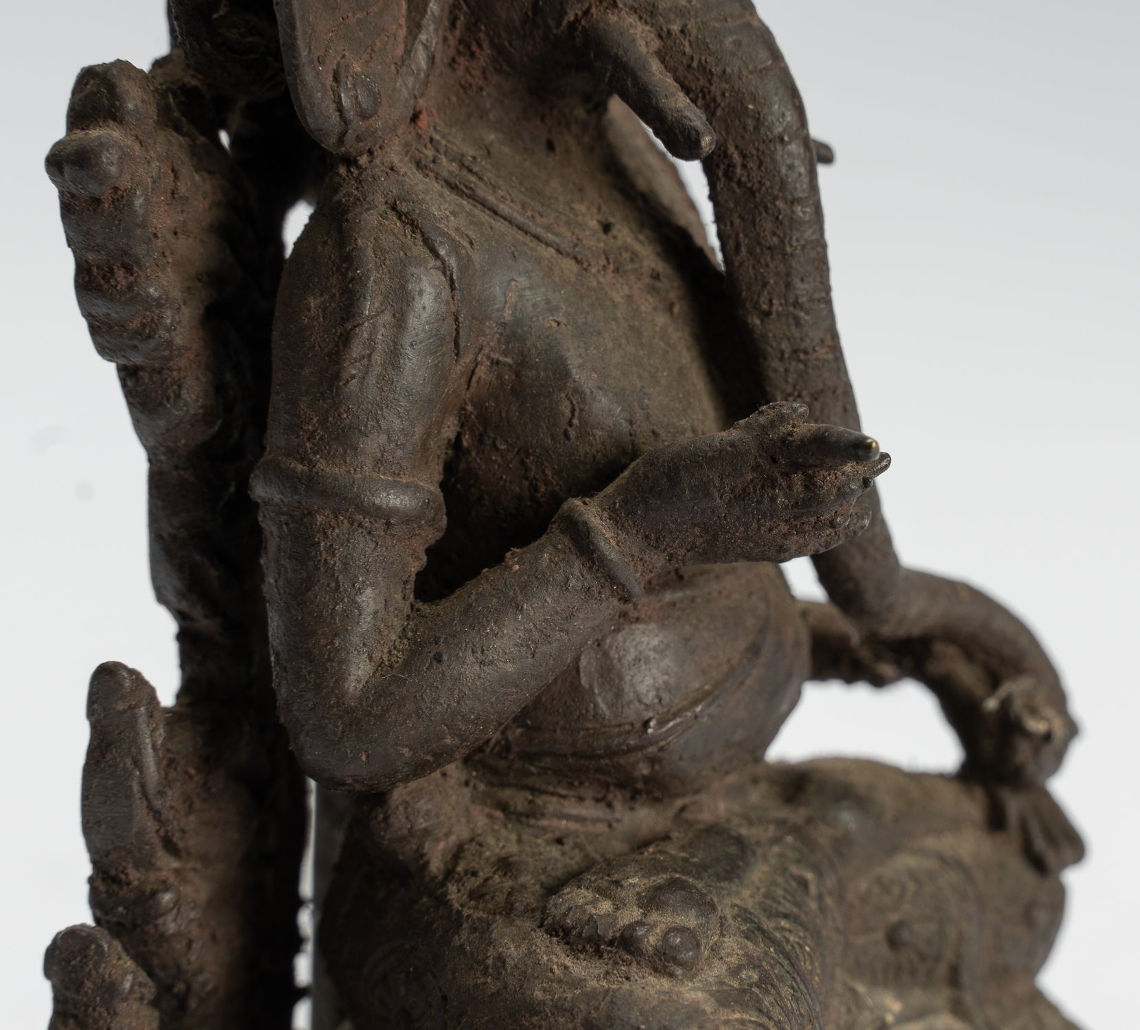 Statue de Ganesha – Statue de Ganesha indonésienne assise en bronze de style javanais antique – 18 cm/7"