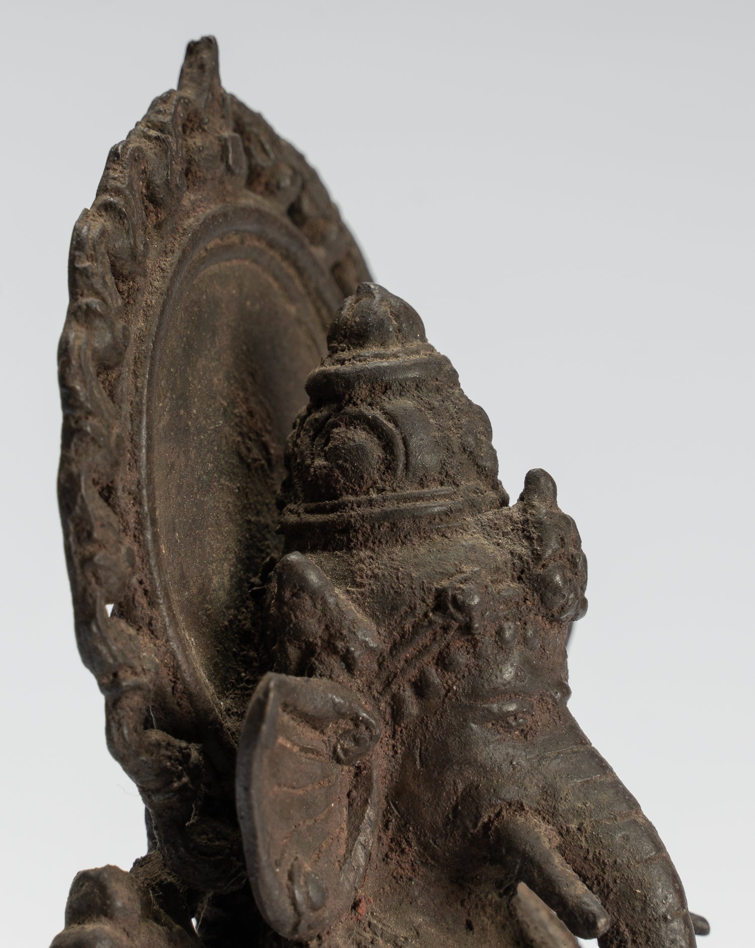 Statue de Ganesha – Statue de Ganesha indonésienne assise en bronze de style javanais antique – 18 cm/7"