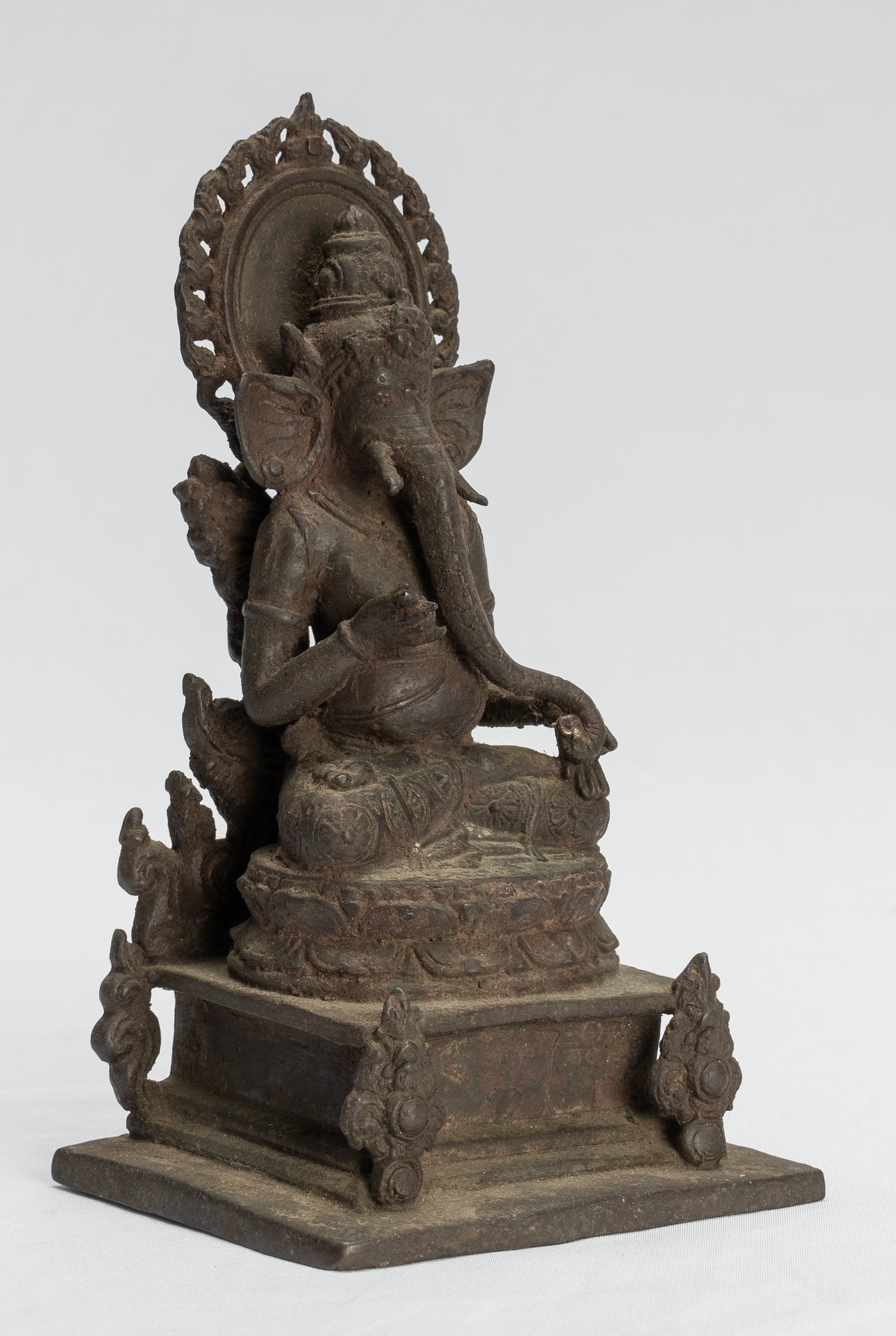 Statue de Ganesha – Statue de Ganesha indonésienne assise en bronze de style javanais antique – 18 cm/7"