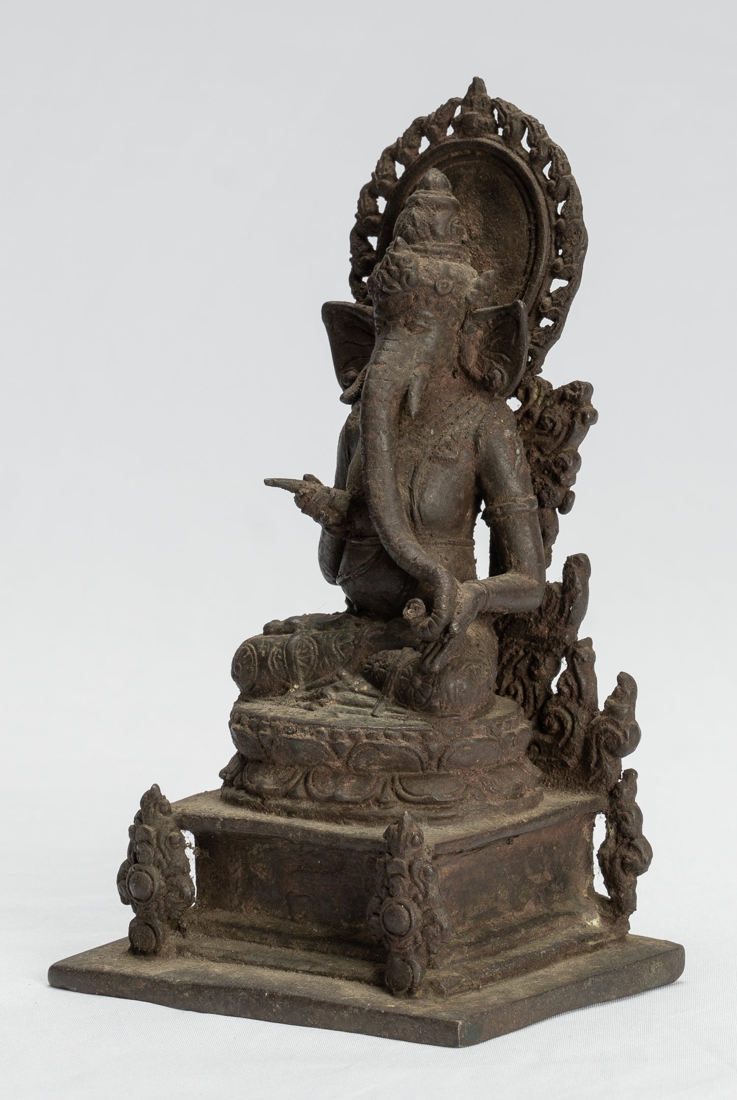 Statue de Ganesha – Statue de Ganesha indonésienne assise en bronze de style javanais antique – 18 cm/7"