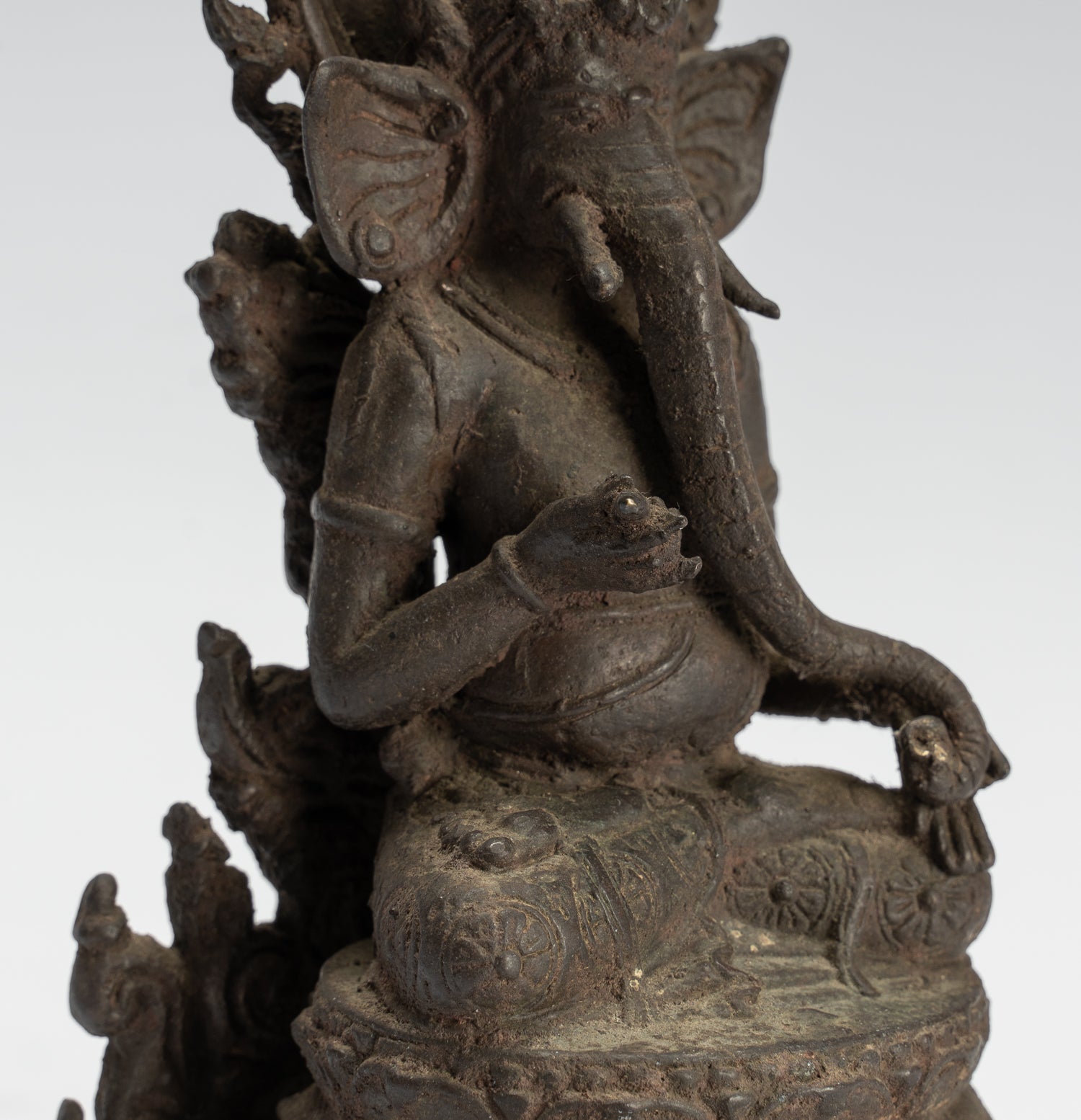 Statue de Ganesha – Statue de Ganesha indonésienne assise en bronze de style javanais antique – 18 cm/7"