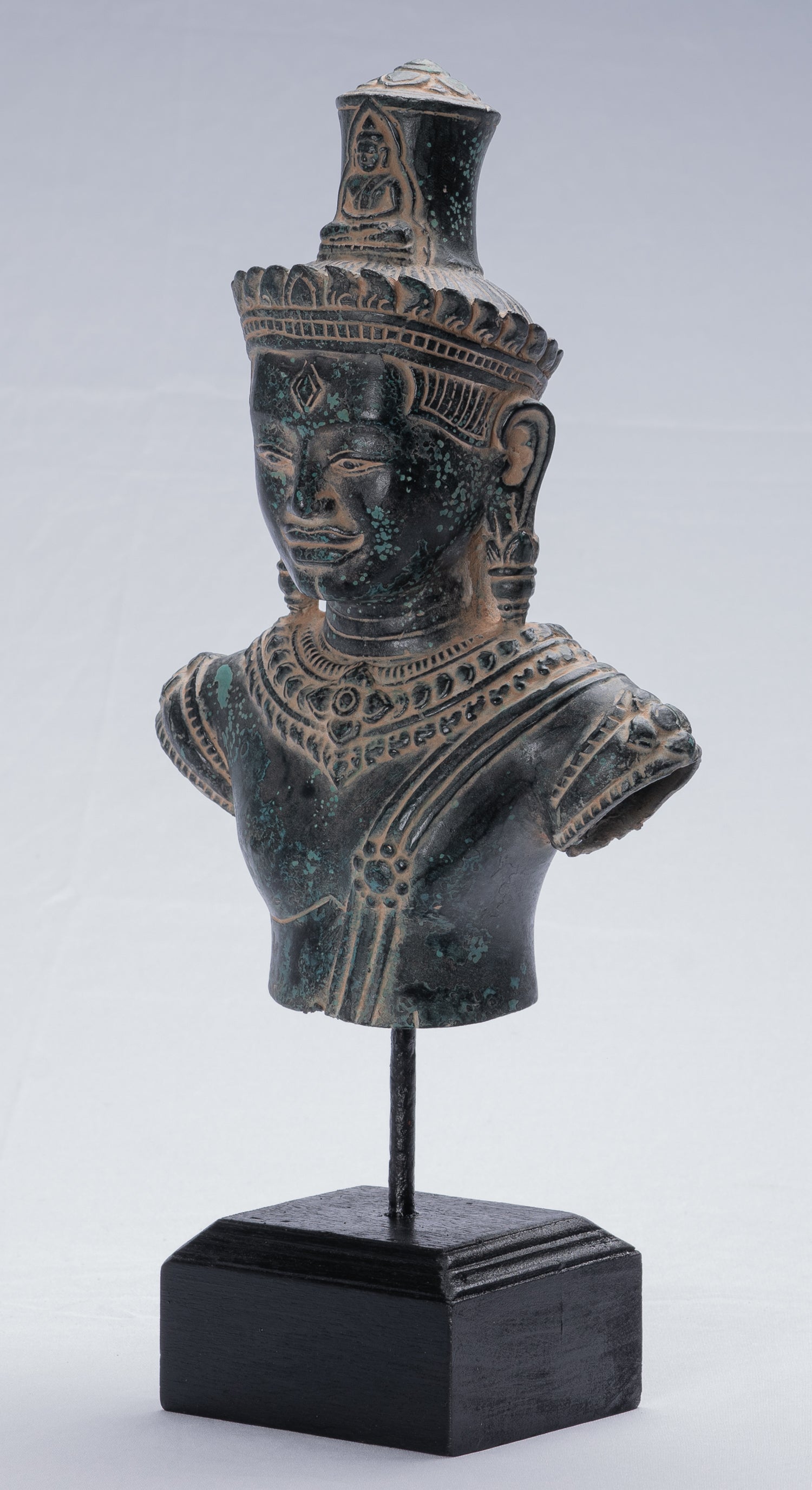 Statue de Lokeshvara – Torse de Lokeshvara de style Bayon en bronze monté de style khmer antique – 37 cm/15"