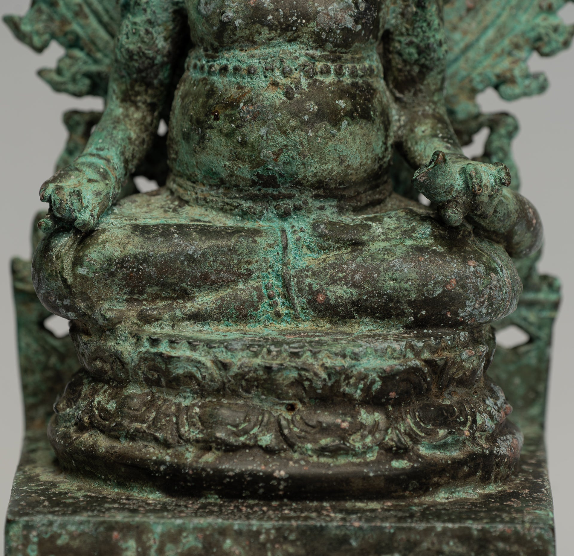 Statua di Jambhala - Antique Java Majapahit Style Seduto statua di Jambhala God of Wealth - 27cm/11 "