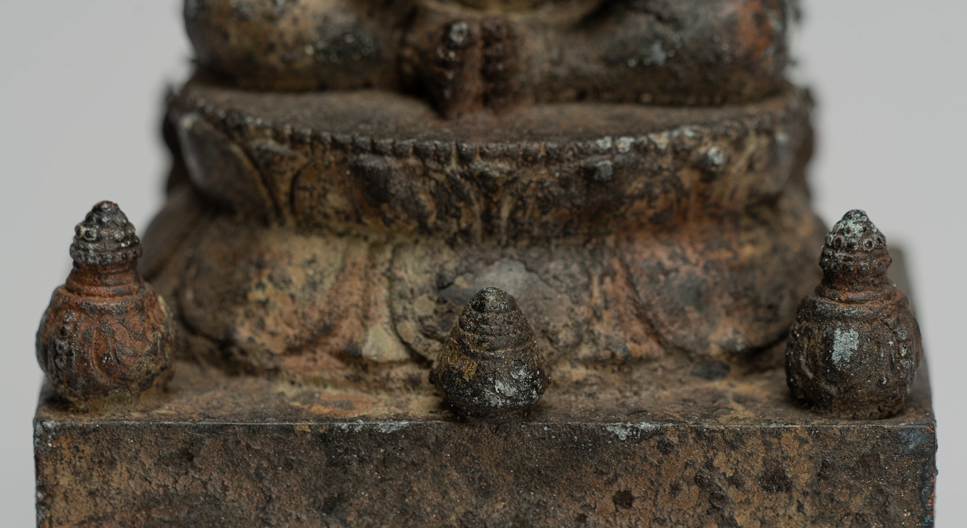 Statua di Jambhala - Antique Java Majapahit Style Seduto statua di Jambhala God of Wealth - 23cm/9 "