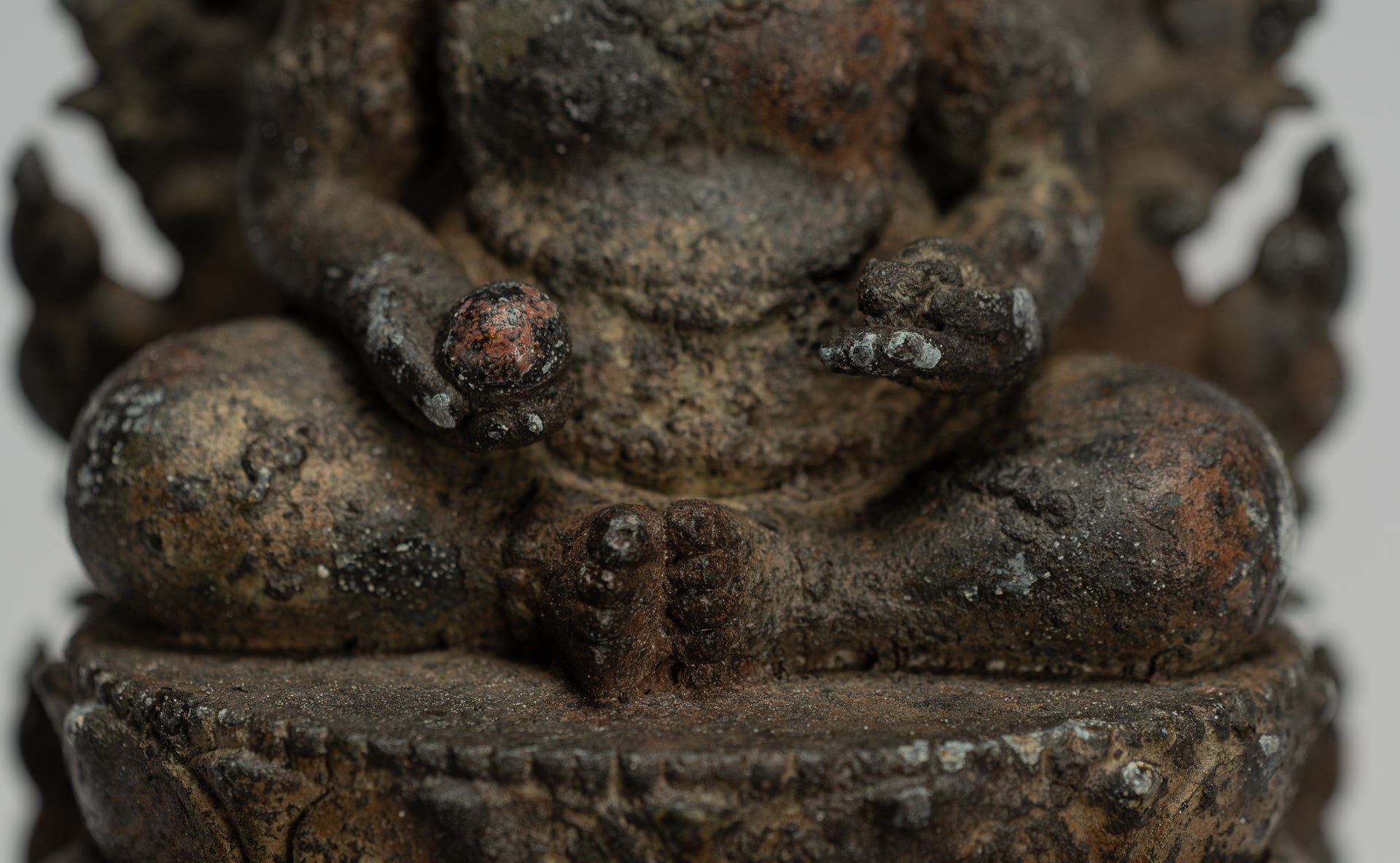 Statua di Jambhala - Antique Java Majapahit Style Seduto statua di Jambhala God of Wealth - 23cm/9 "