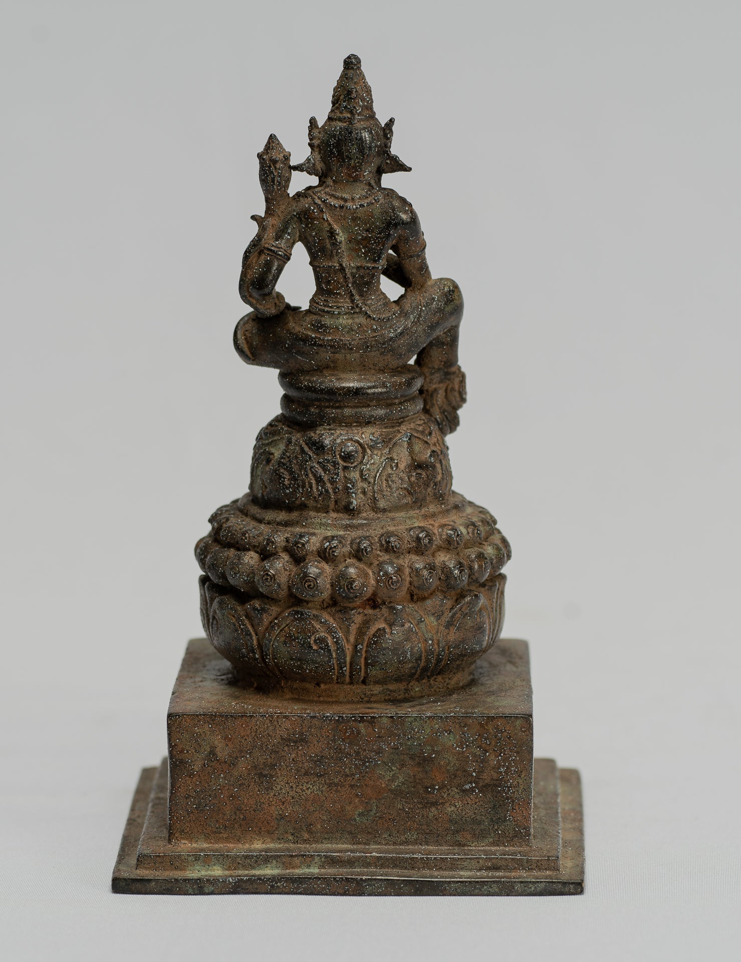 Tara-Statue – antike Majapahit sitzende Bronze-Devi-Tara-Statue im Java-Stil – 17 cm.