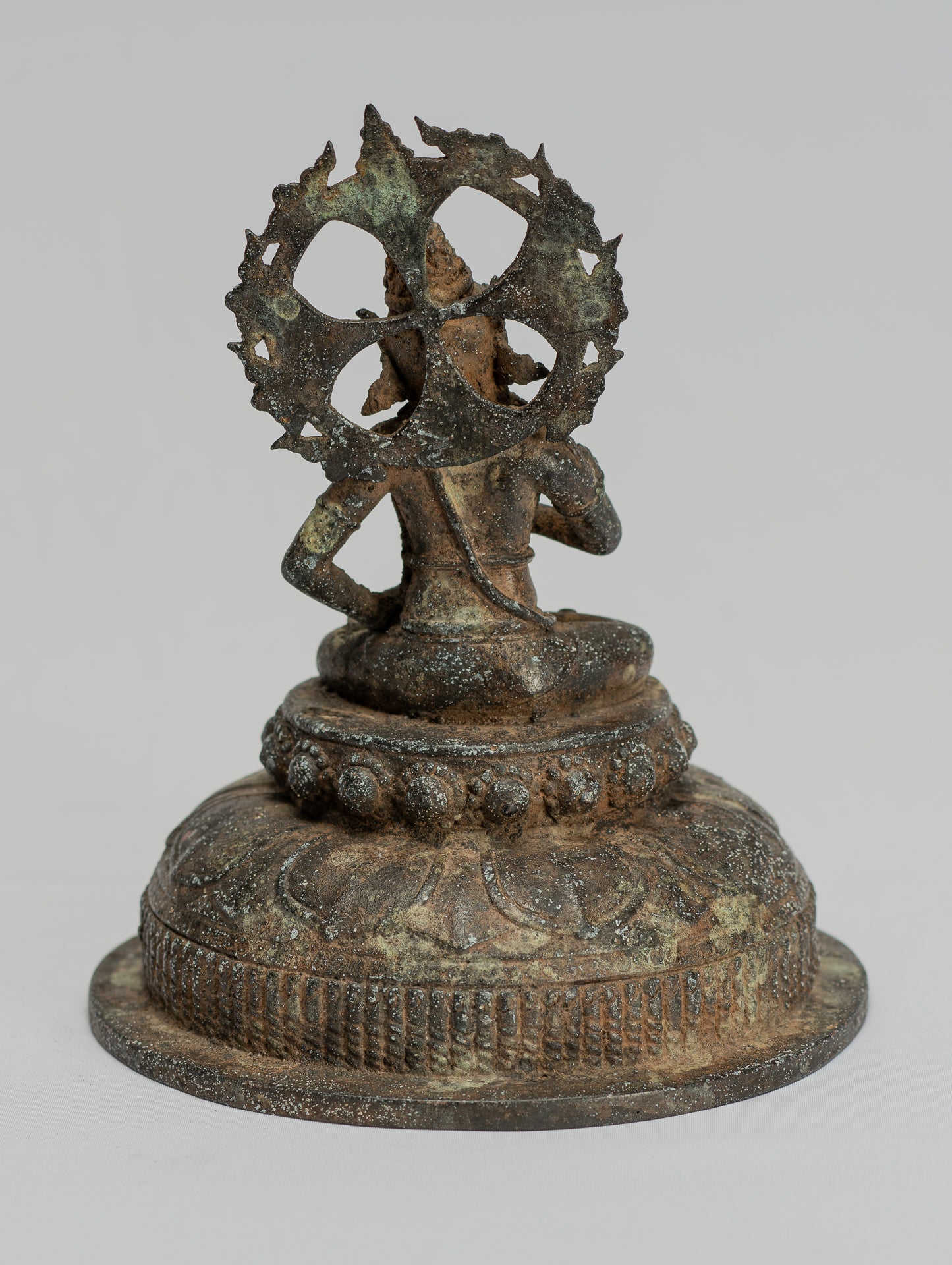 Tara-Statue – Majapahit sitzende Bronze-Devi-Tara-Statue im antiken Java-Stil – 18 cm.