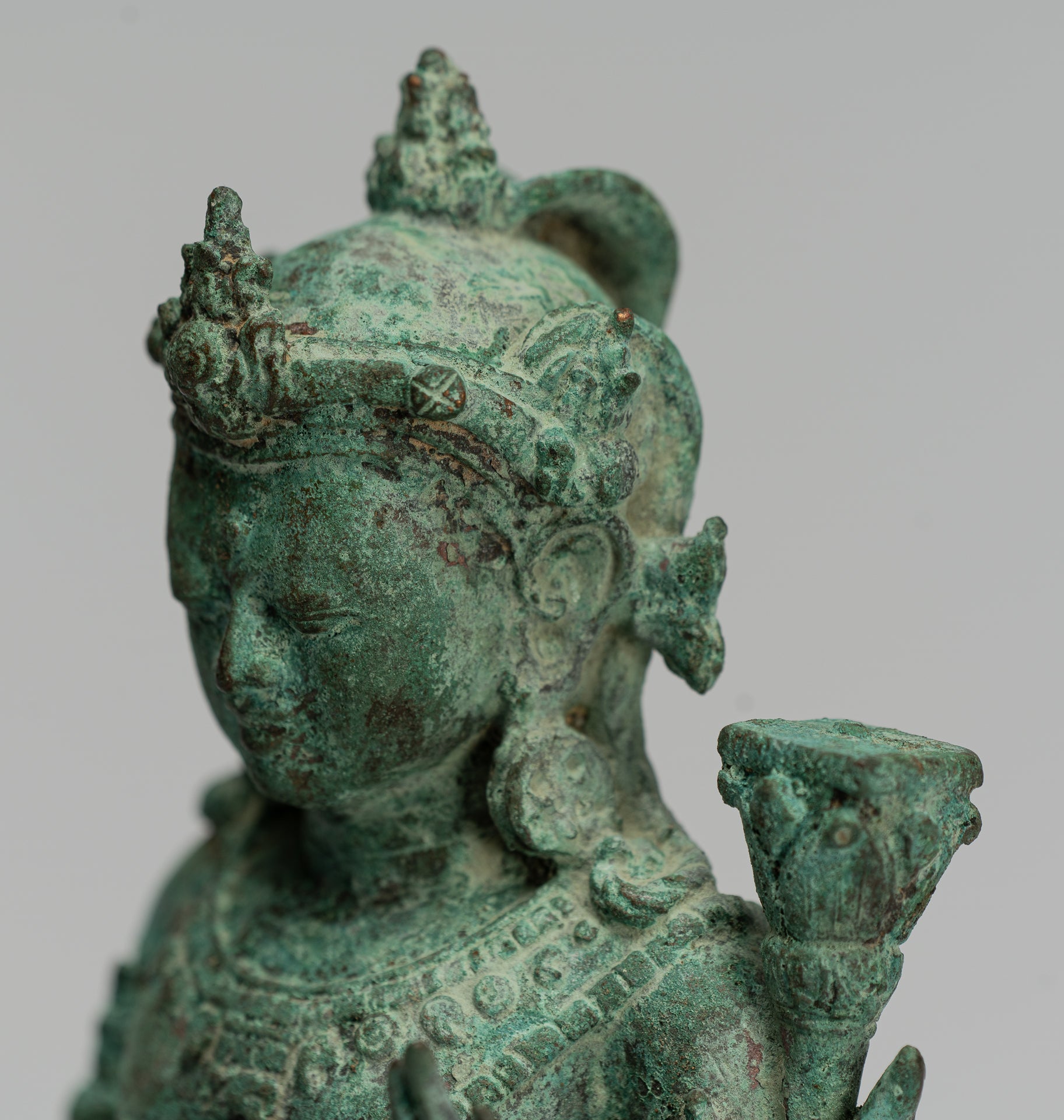 Tara-Statue – Majapahit sitzende Bronze-Devi-Tara-Statue im antiken Java-Stil – 20,5 cm