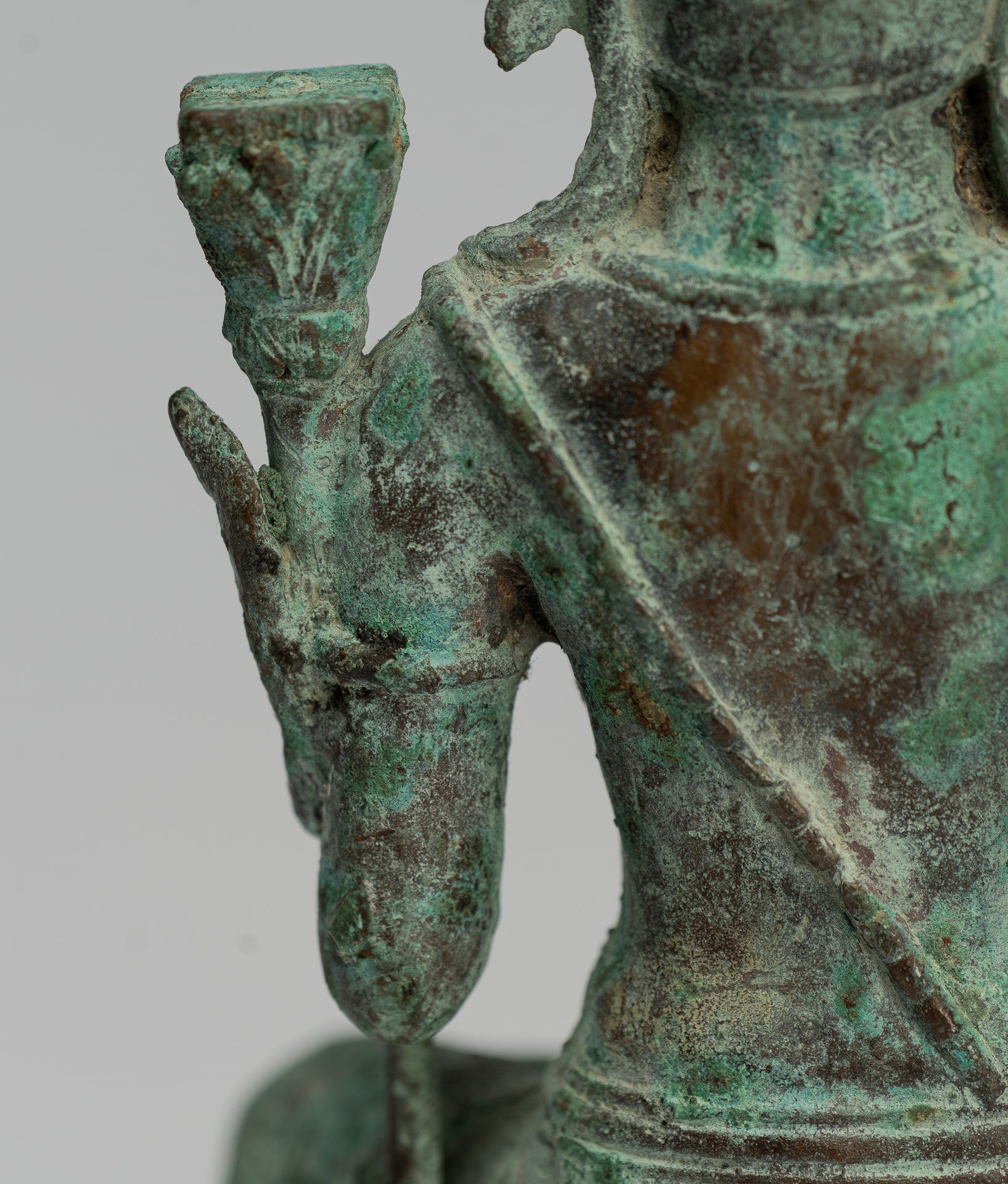 Tara-Statue – Majapahit sitzende Bronze-Devi-Tara-Statue im antiken Java-Stil – 20,5 cm