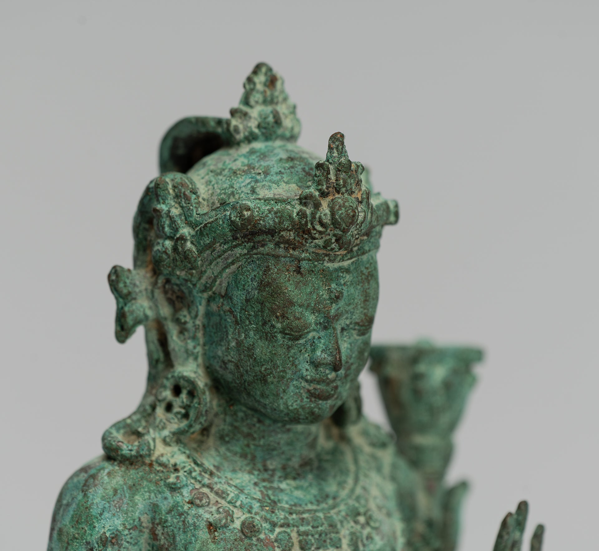 Tara-Statue – Majapahit sitzende Bronze-Devi-Tara-Statue im antiken Java-Stil – 20,5 cm