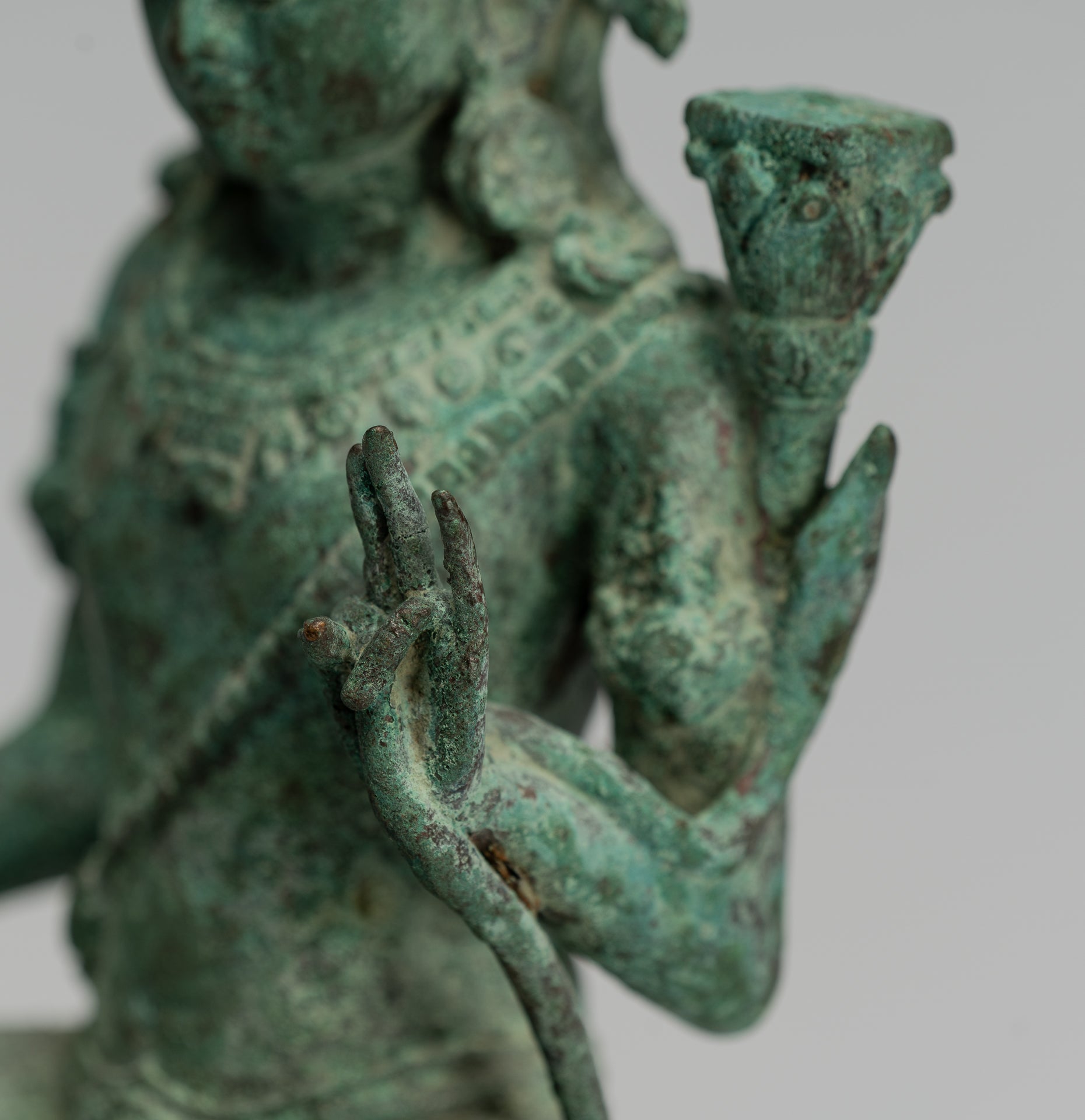 Tara-Statue – Majapahit sitzende Bronze-Devi-Tara-Statue im antiken Java-Stil – 20,5 cm