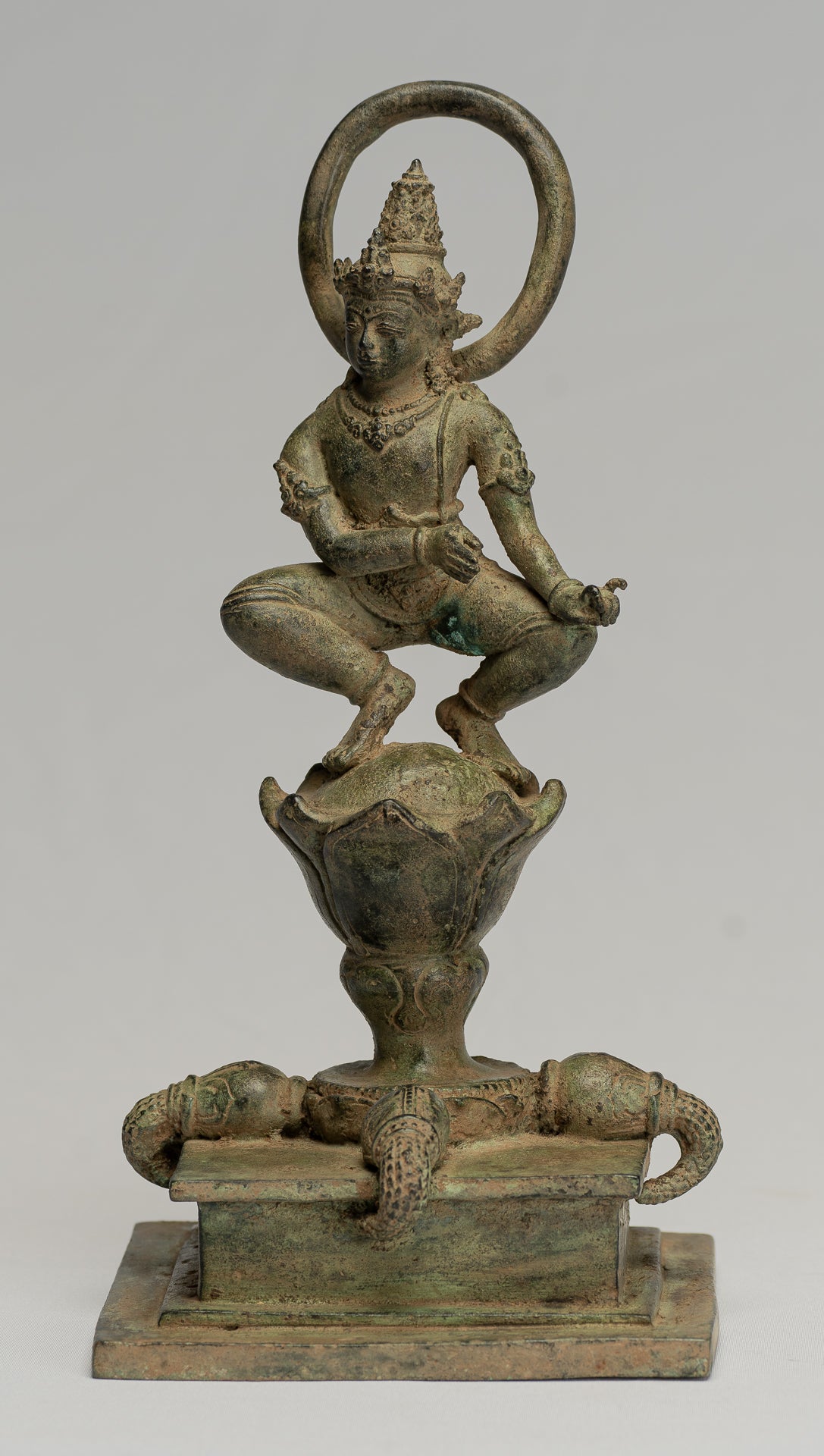 Tara-Statue – Majapahit sitzende Bronze-Devi-Tara-Statue im antiken Java-Stil – 26 cm.