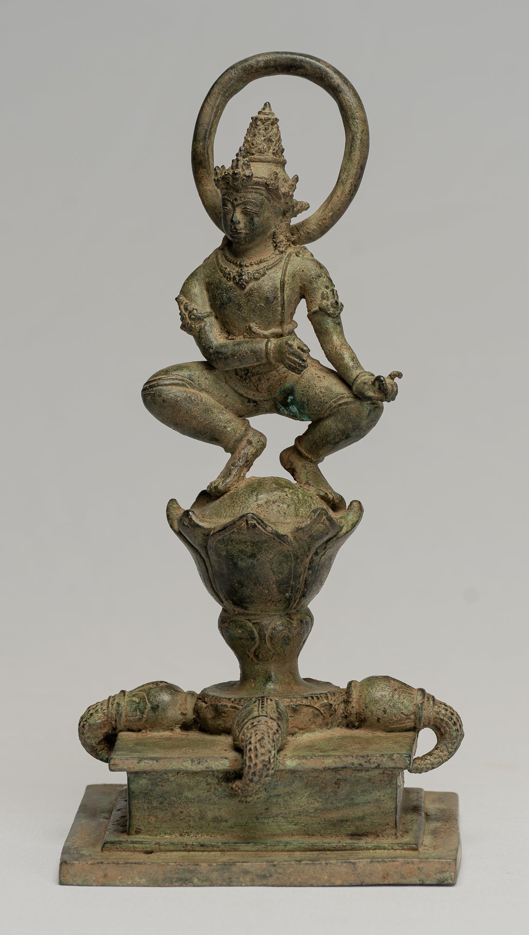 Tara-Statue – Majapahit sitzende Bronze-Devi-Tara-Statue im antiken Java-Stil – 26 cm.