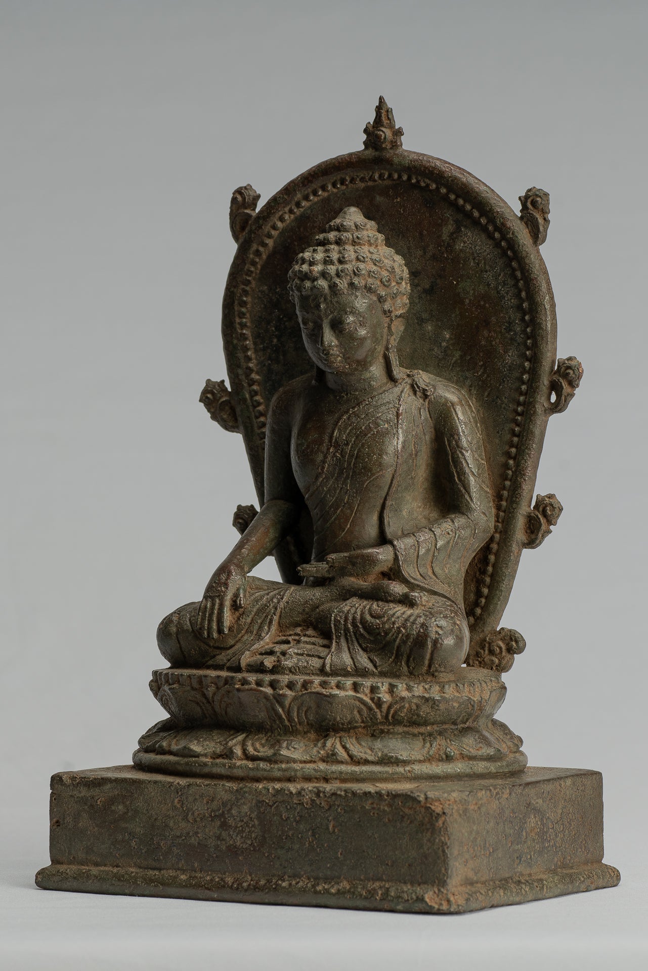 Statue di Buddha - Antique in stile indonesiano seduto l'Illuminismo giavanese Buddha - 25 cm/10 "