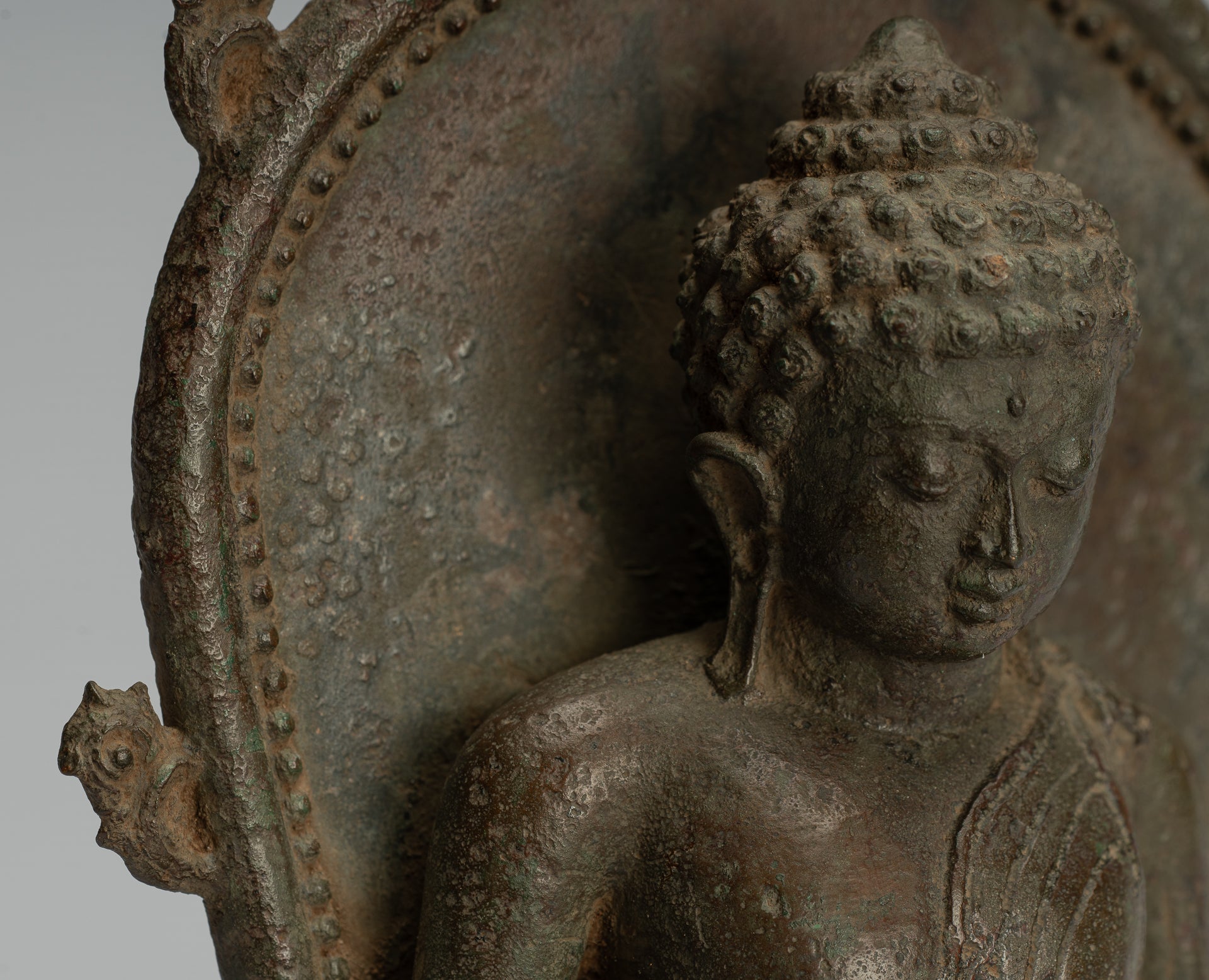 Statue di Buddha - Antique in stile indonesiano seduto l'Illuminismo giavanese Buddha - 25 cm/10 "