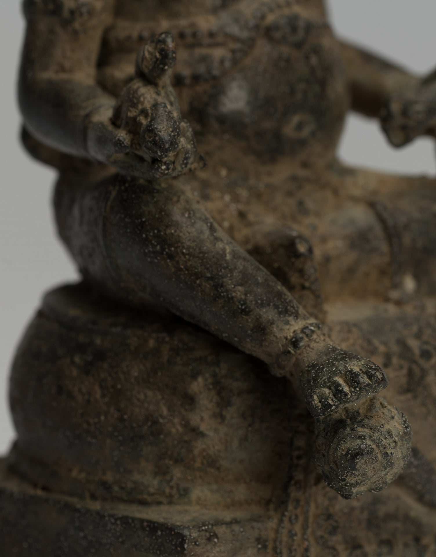 Statua di Jambhala - Antique Java Majapahit Style Seduto statua di Jambhala God of Wealth - 20cm/8 "