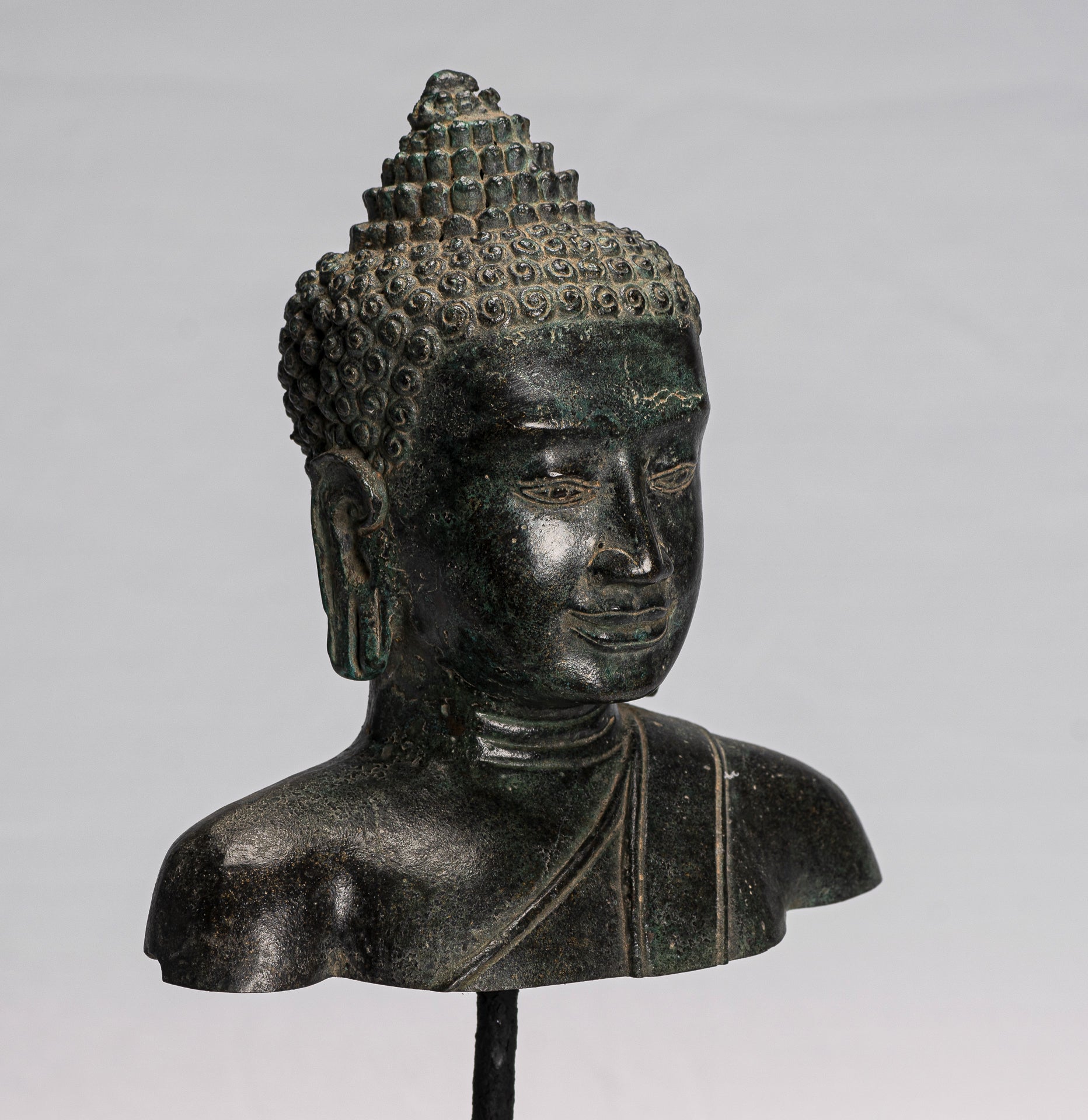 Buddha-Statue – Antik-Thai-Stil montierte Dvaravati-Bronze-Buddha-Kopf-Statue – 31 cm/12 Zoll