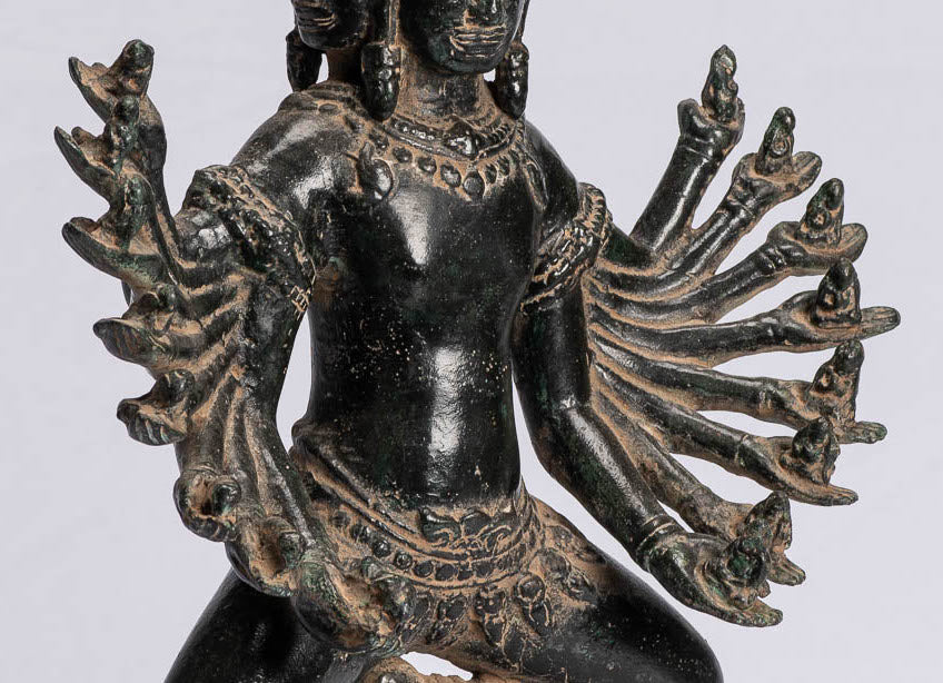 Antique Khmer Style Standing Bronze Bayon Hevajra Statue - 43 cm/17 "di altezza