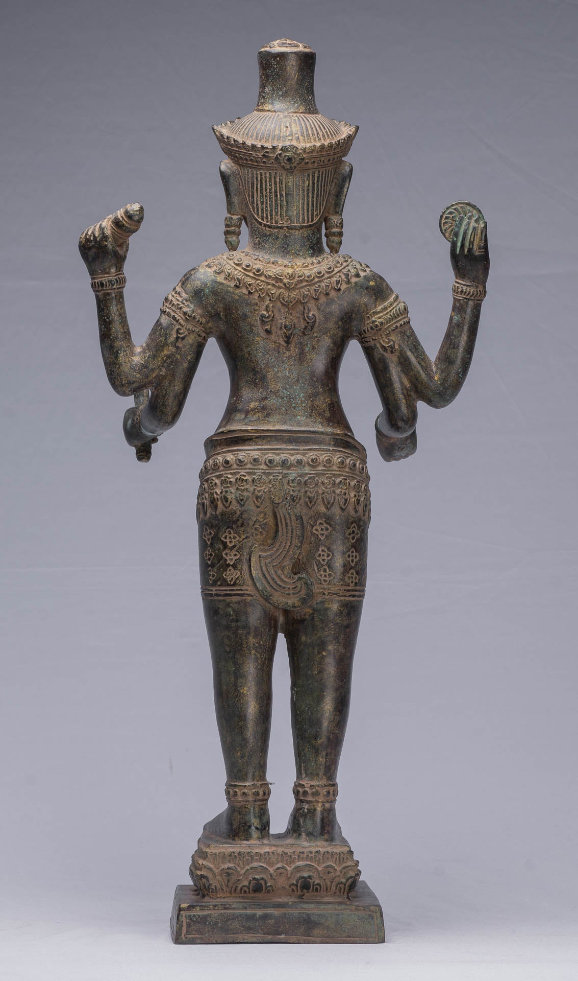 Vishnu-Statue – antike Vishnu-Statue aus Bronze im Bayon-Stil im Khmer-Stil – 63 cm.
