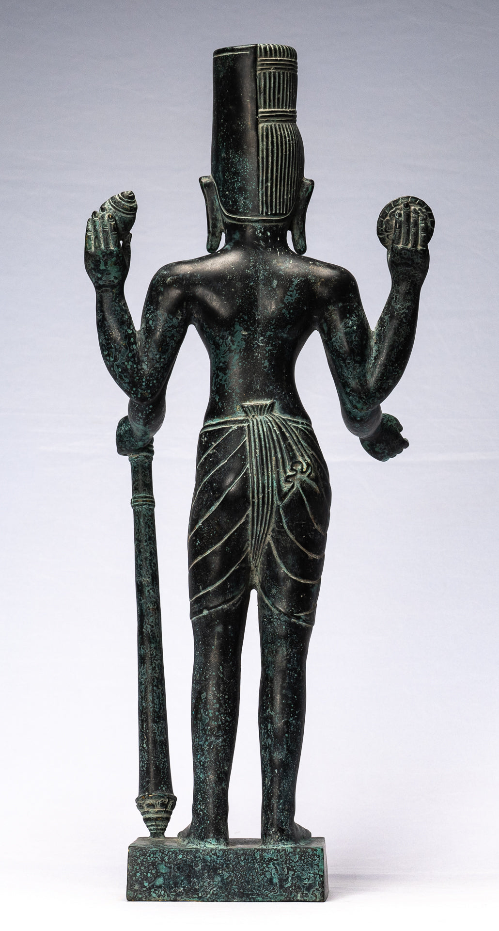 Harihara – Antiker Bronze-Khmer-Hari-Hara oder Vishnu und Shiva im Phnom-Da-Stil – 57 cm.