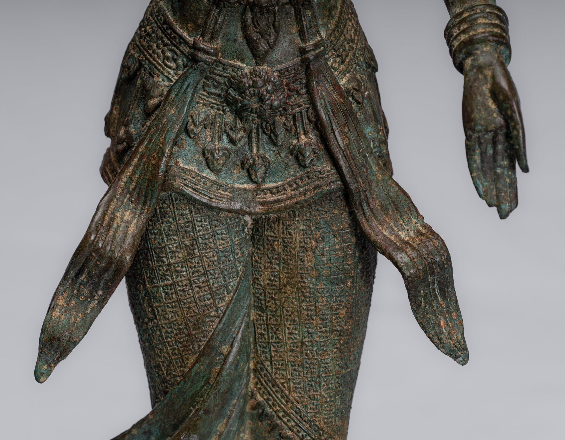 Wie Trimurti-Staat – antiker thailändischer Stil. Wie Trimurti-Shiva-Brahma-Vishnu-Staat – 84 cm.