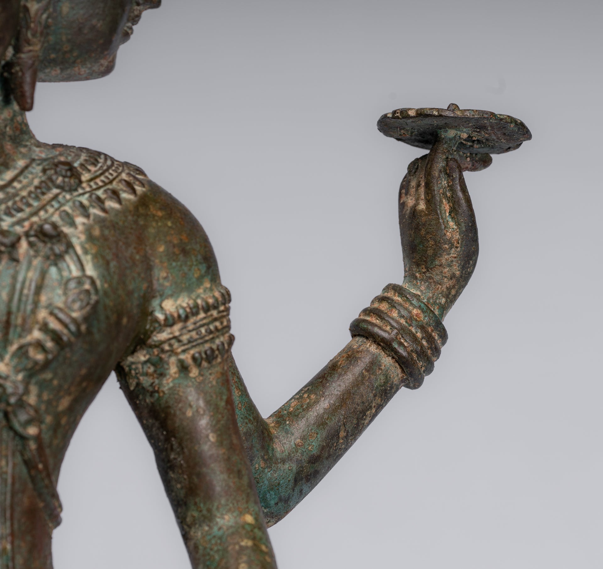 Wie Trimurti-Staat – antiker thailändischer Stil. Wie Trimurti-Shiva-Brahma-Vishnu-Staat – 84 cm.