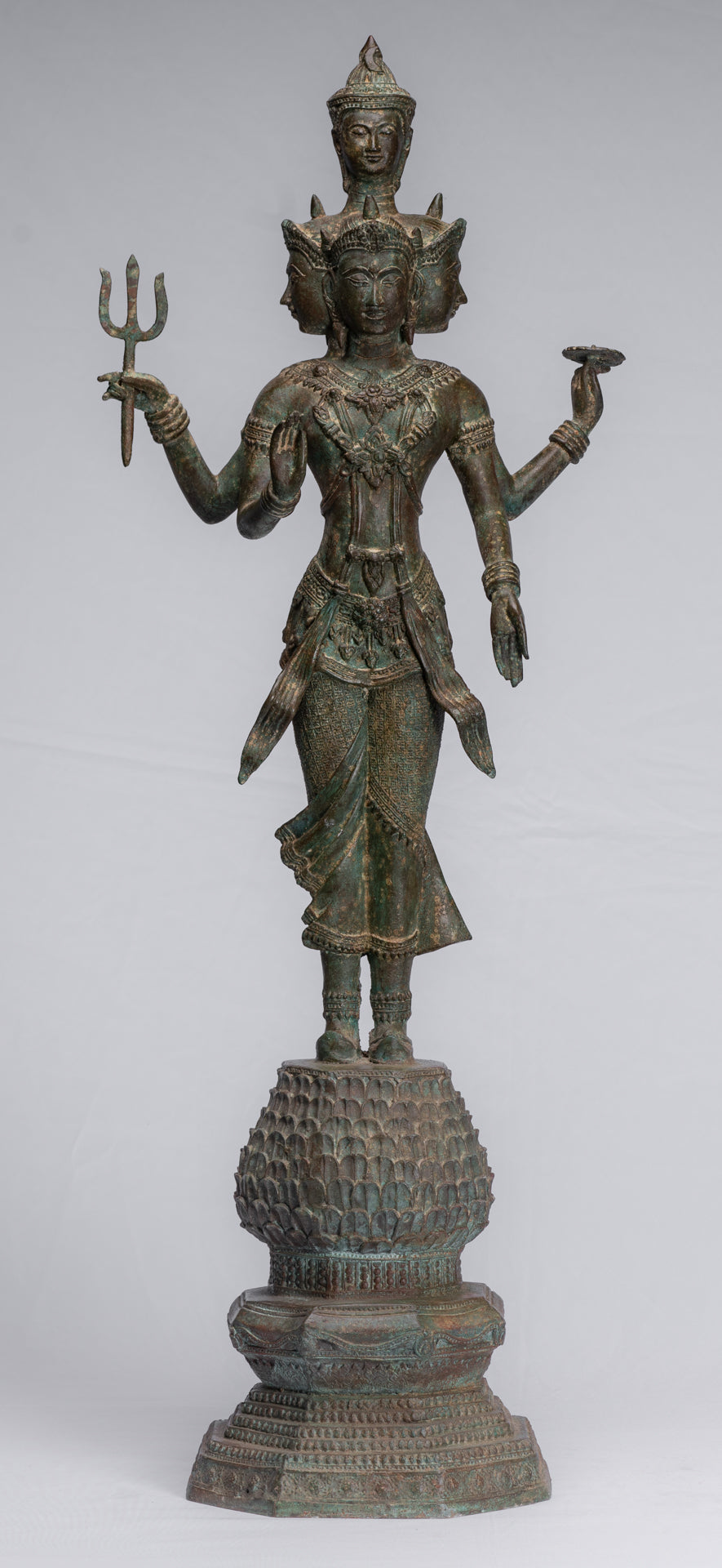 Wie Trimurti-Staat – antiker thailändischer Stil. Wie Trimurti-Shiva-Brahma-Vishnu-Staat – 84 cm.