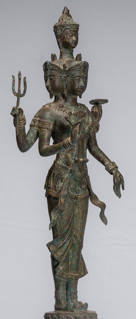 Wie Trimurti-Staat – antiker thailändischer Stil. Wie Trimurti-Shiva-Brahma-Vishnu-Staat – 84 cm.