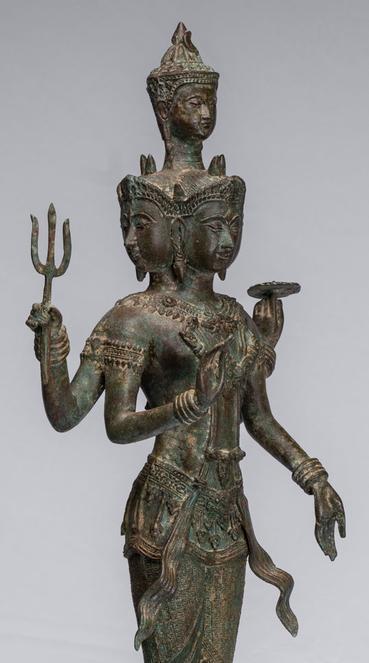 Wie Trimurti-Staat – antiker thailändischer Stil. Wie Trimurti-Shiva-Brahma-Vishnu-Staat – 84 cm.