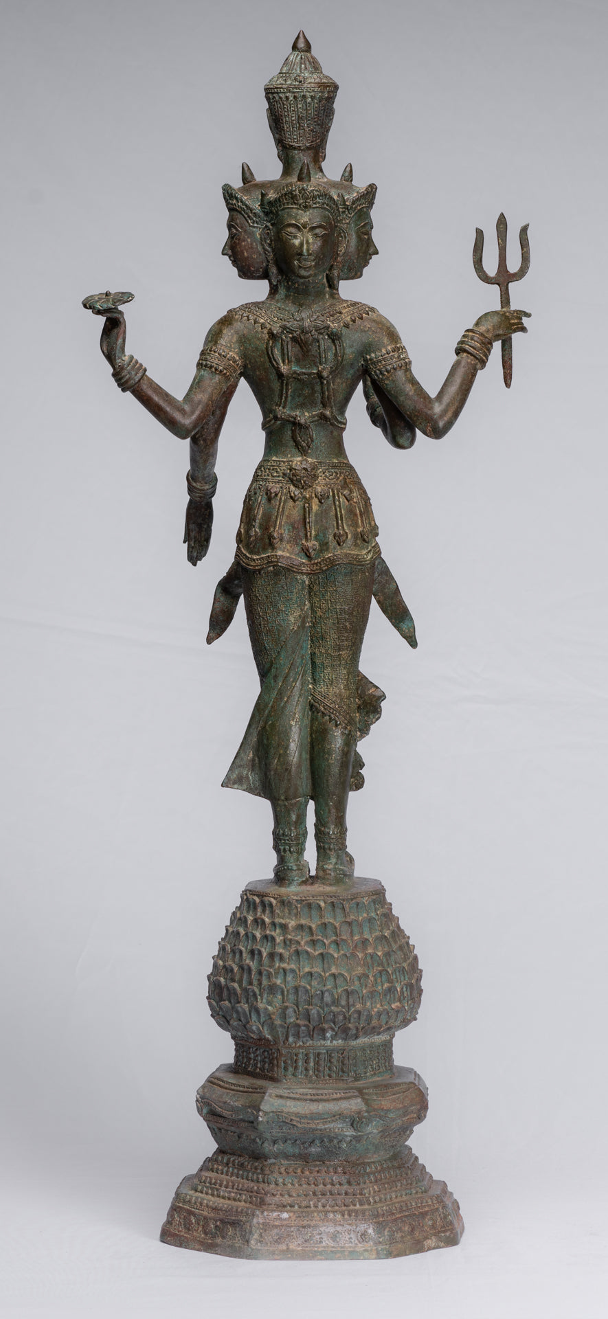 Wie Trimurti-Staat – antiker thailändischer Stil. Wie Trimurti-Shiva-Brahma-Vishnu-Staat – 84 cm.