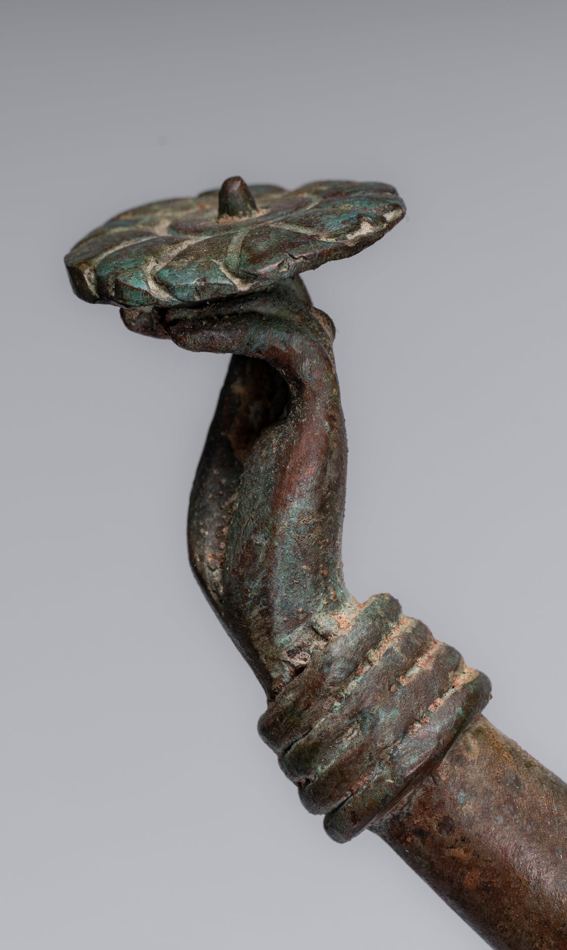 Wie Trimurti-Staat – antiker thailändischer Stil. Wie Trimurti-Shiva-Brahma-Vishnu-Staat – 84 cm.