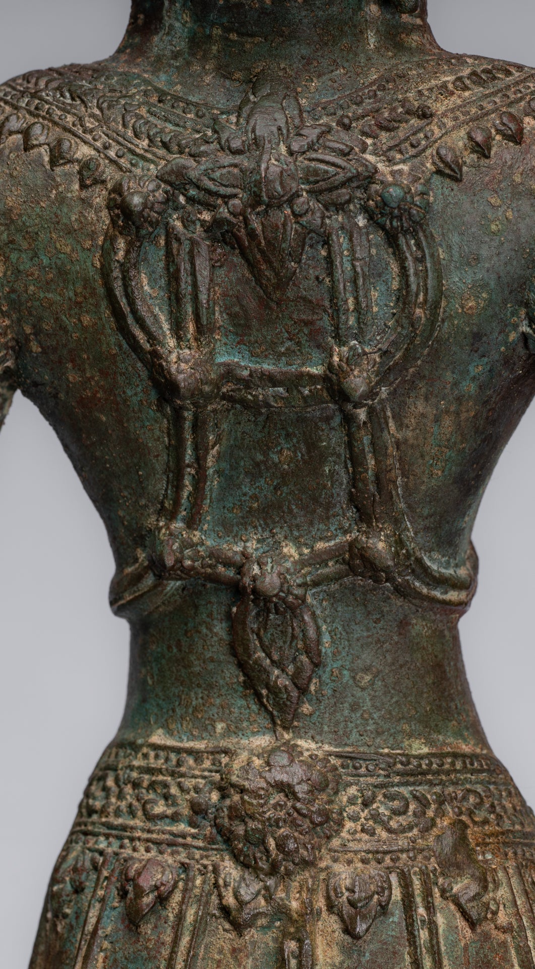 Wie Trimurti-Staat – antiker thailändischer Stil. Wie Trimurti-Shiva-Brahma-Vishnu-Staat – 84 cm.