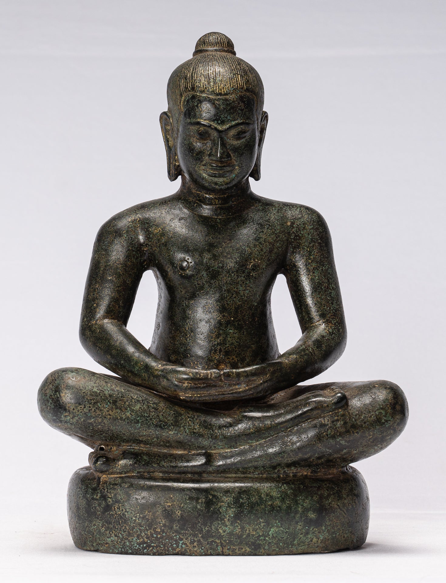 Antike sitzende Bronzestatue Jayavarman VII. aus Bronze im Khmer-Stil – 30 cm.