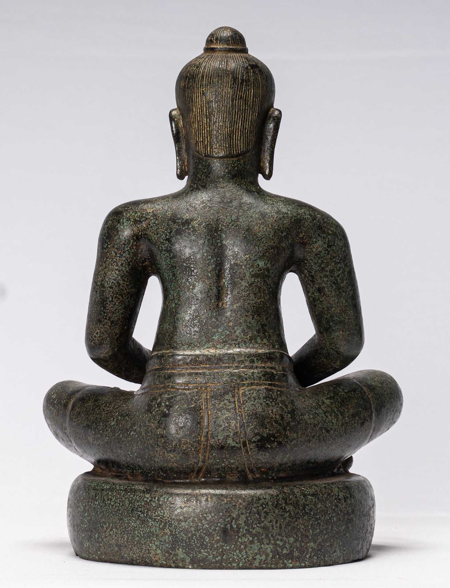 Antike sitzende Bronzestatue Jayavarman VII. aus Bronze im Khmer-Stil – 30 cm.