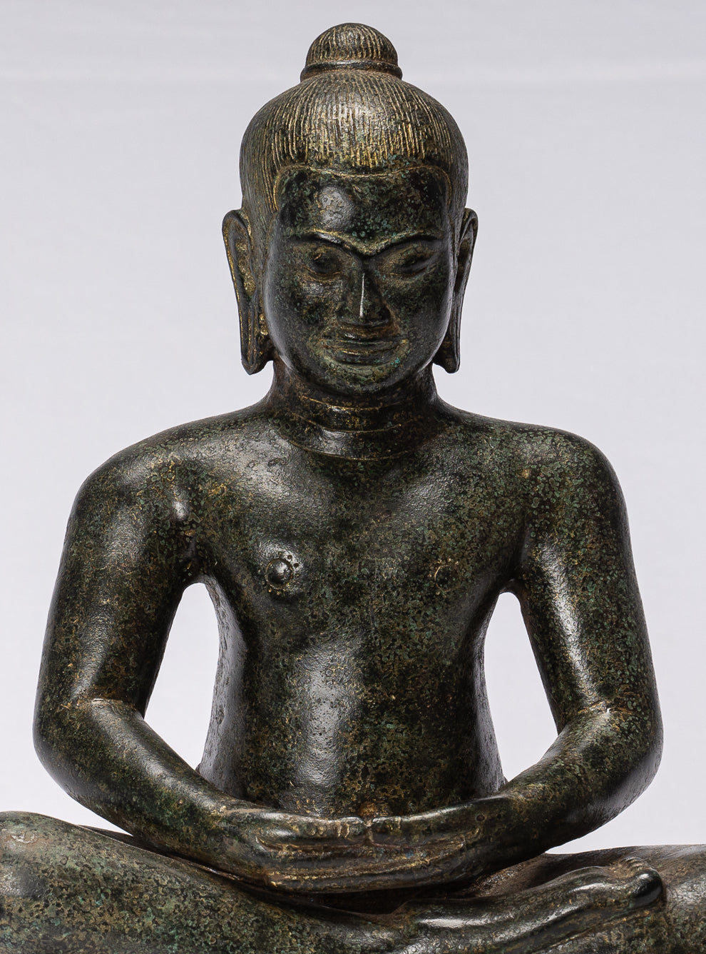 Antike sitzende Bronzestatue Jayavarman VII. aus Bronze im Khmer-Stil – 30 cm.