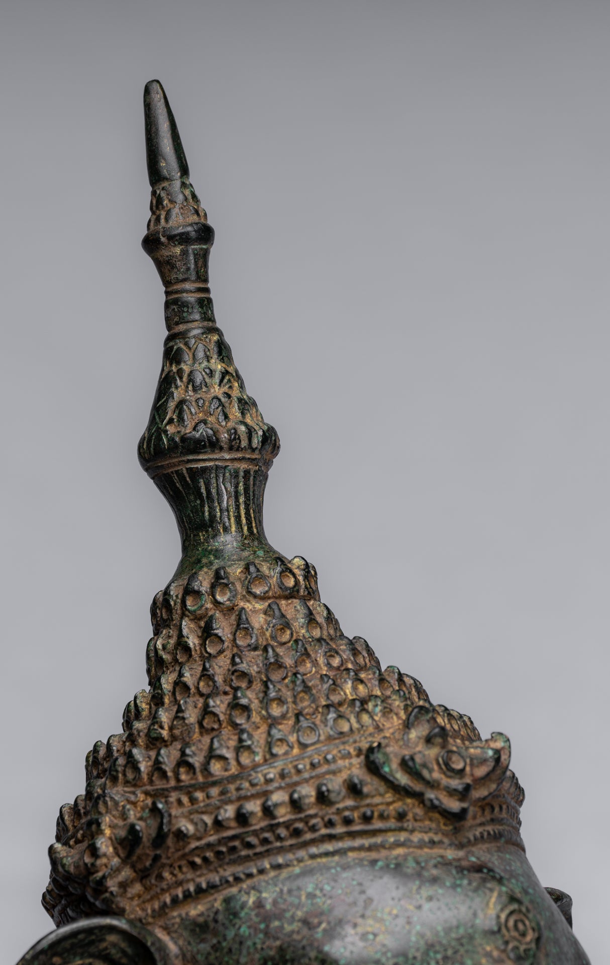 Ganesha-Statue – Sitzende Ganesh-Statue aus Bronze im antiken Khmer-Stil – 57 cm.