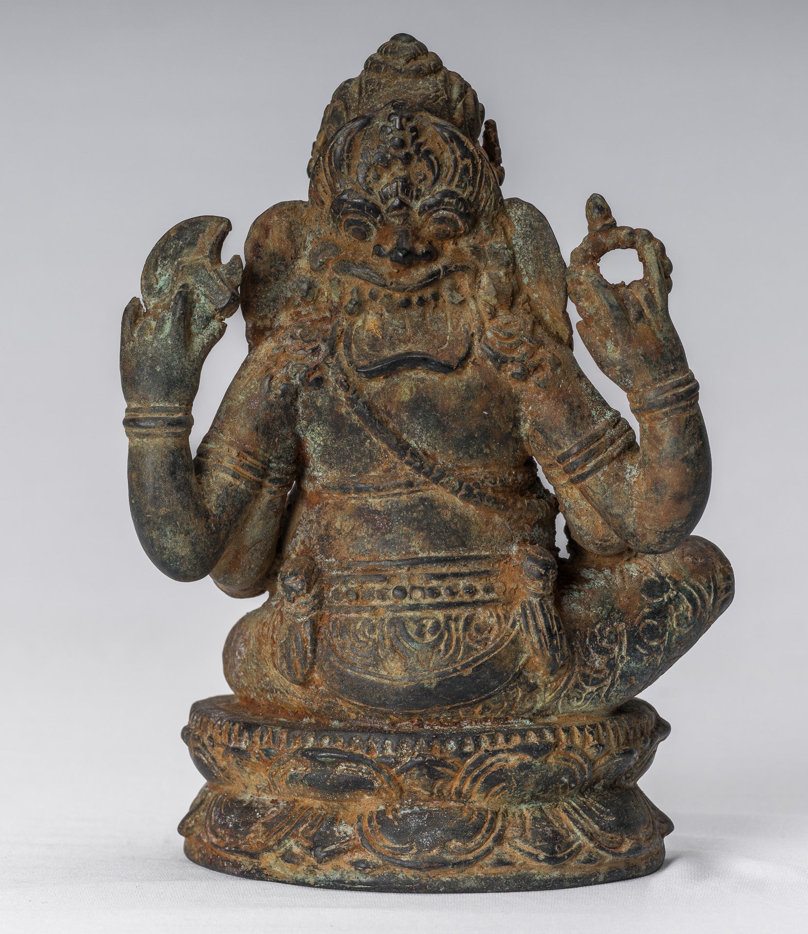 Ganesha-Statue – Sitzende indonesische Ganesha-Statue aus Bronze im antiken javanischen Stil – 20 cm.