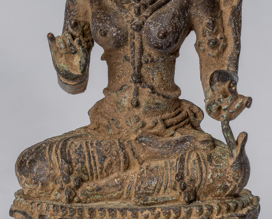 Tara-Statue – antike Majapahit-indonesische sitzende Bronze-Devi-Tara-Statue im Java-Stil – 8 cm.