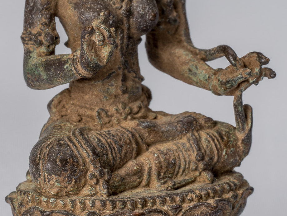 Tara-Statue – antike Majapahit-indonesische sitzende Bronze-Devi-Tara-Statue im Java-Stil – 8 cm.
